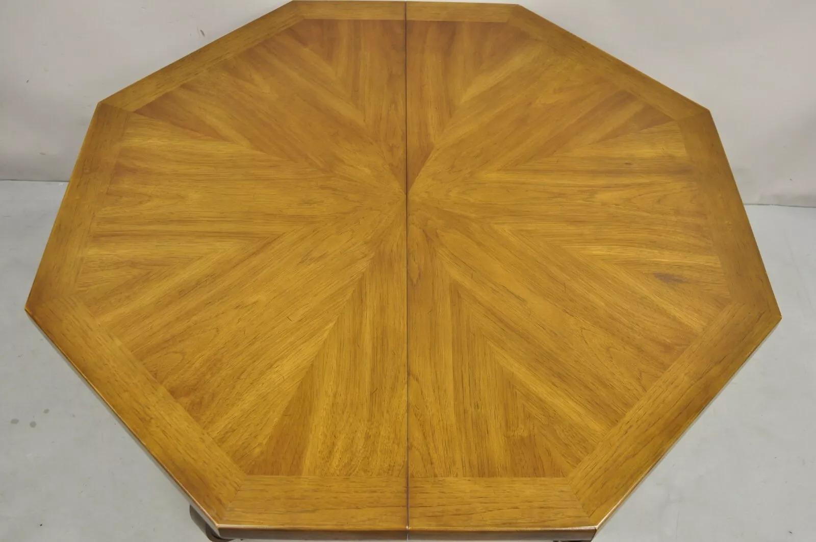 Mid-Century Modern Table de salle à manger vintage Drexel Esperanto octogonale de style espagnol du milieu du siècle dernier en vente
