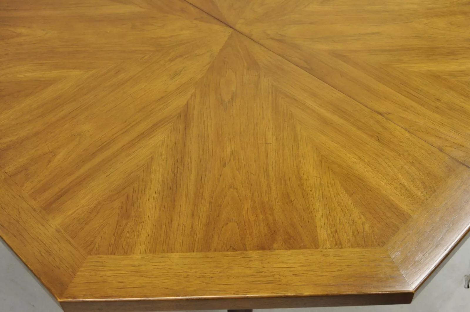 Table de salle à manger vintage Drexel Esperanto octogonale de style espagnol du milieu du siècle dernier Bon état - En vente à Philadelphia, PA