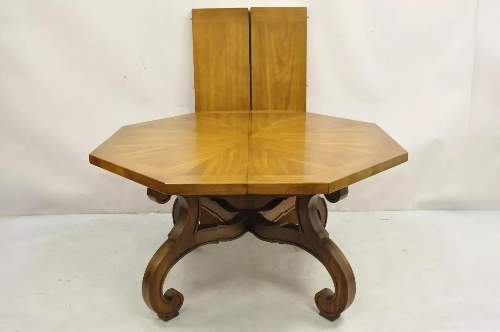 Noyer Table de salle à manger vintage Drexel Esperanto octogonale de style espagnol du milieu du siècle dernier en vente