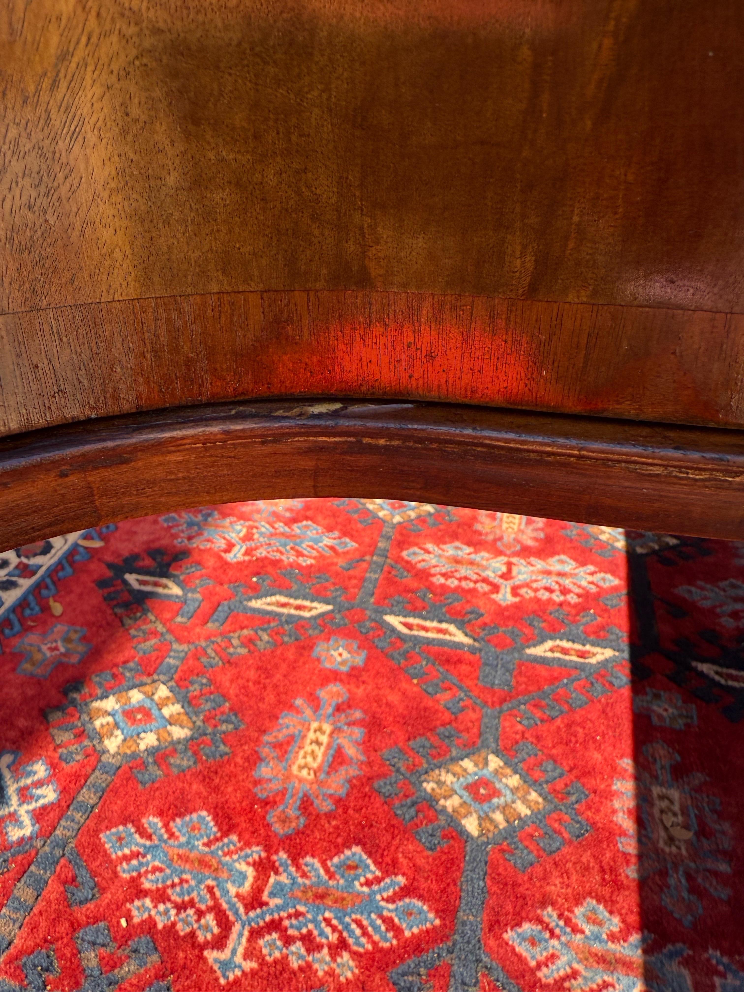 Credenza d'epoca in mogano fiammato in stile Drexel Feder/Hepplewhite in vendita 4