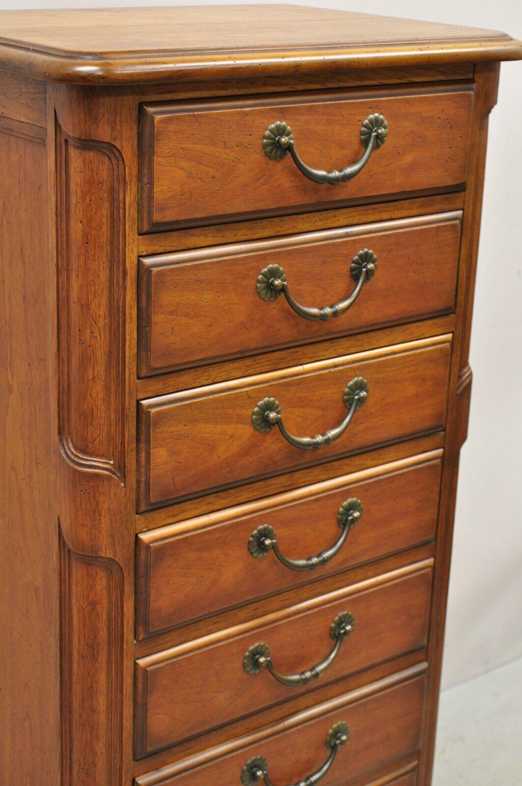 Vintage Drexel French Country Manner 7 Drawer Lingerie Chest & Drawers In Good Condition In Philadelphia, PA