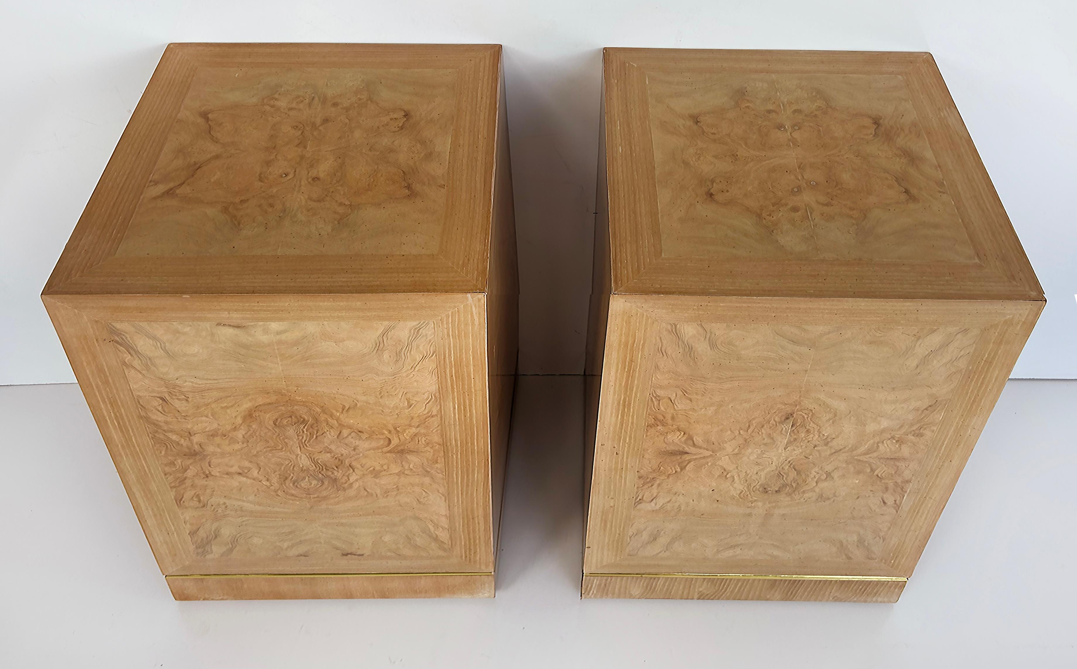 Vintage Drexel Heritage Burlwood and Brass Pedestals, a Pair In Good Condition For Sale In Miami, FL