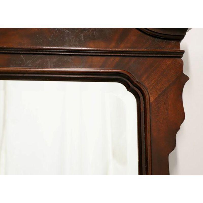 DREXEL HERITAGE Chippendale Crotch Mahogany Miroir mural biseauté Bon état - En vente à Charlotte, NC