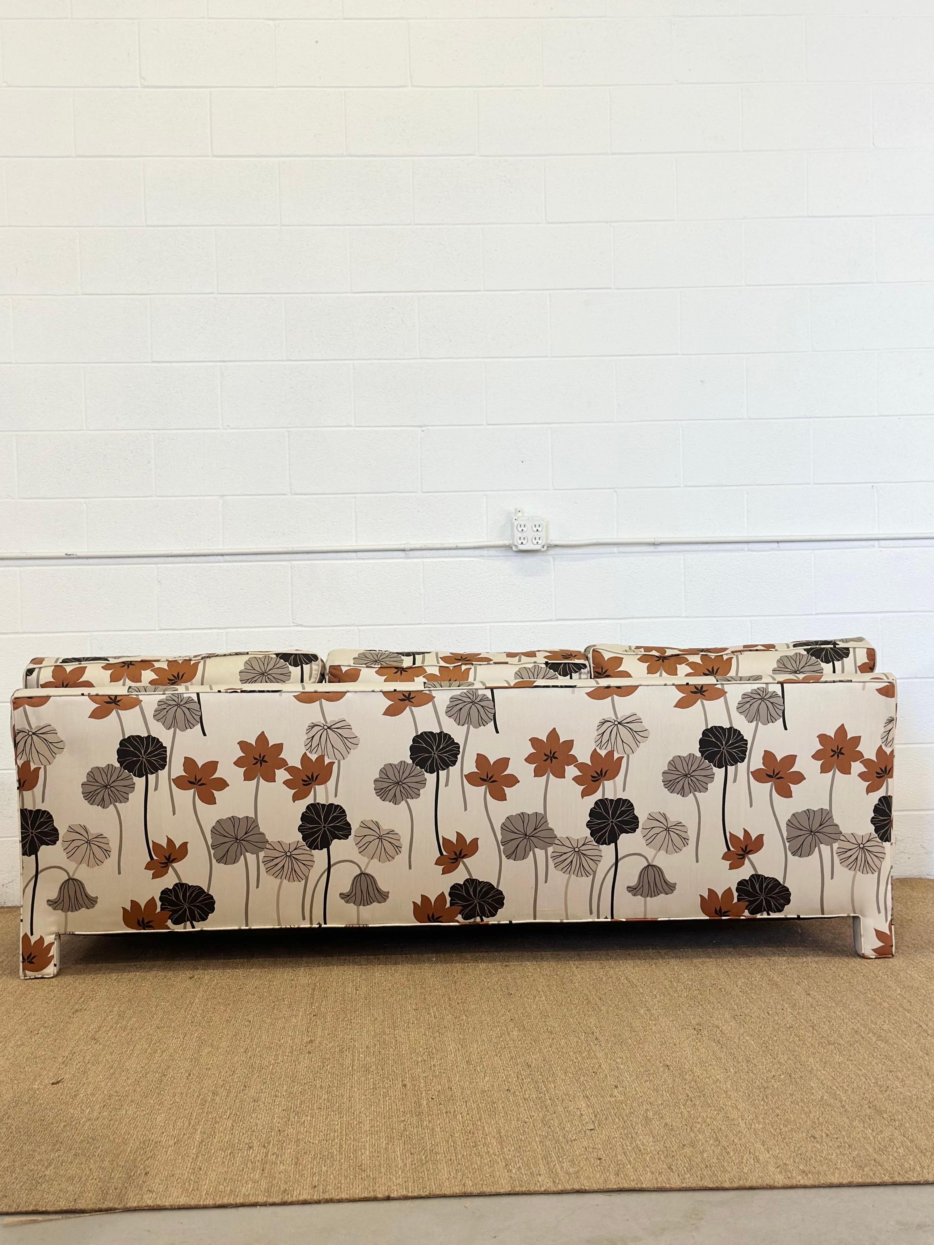 Sofá de tres plazas Vintage Drexel Heritage Floral Marfil Parsons en venta 1