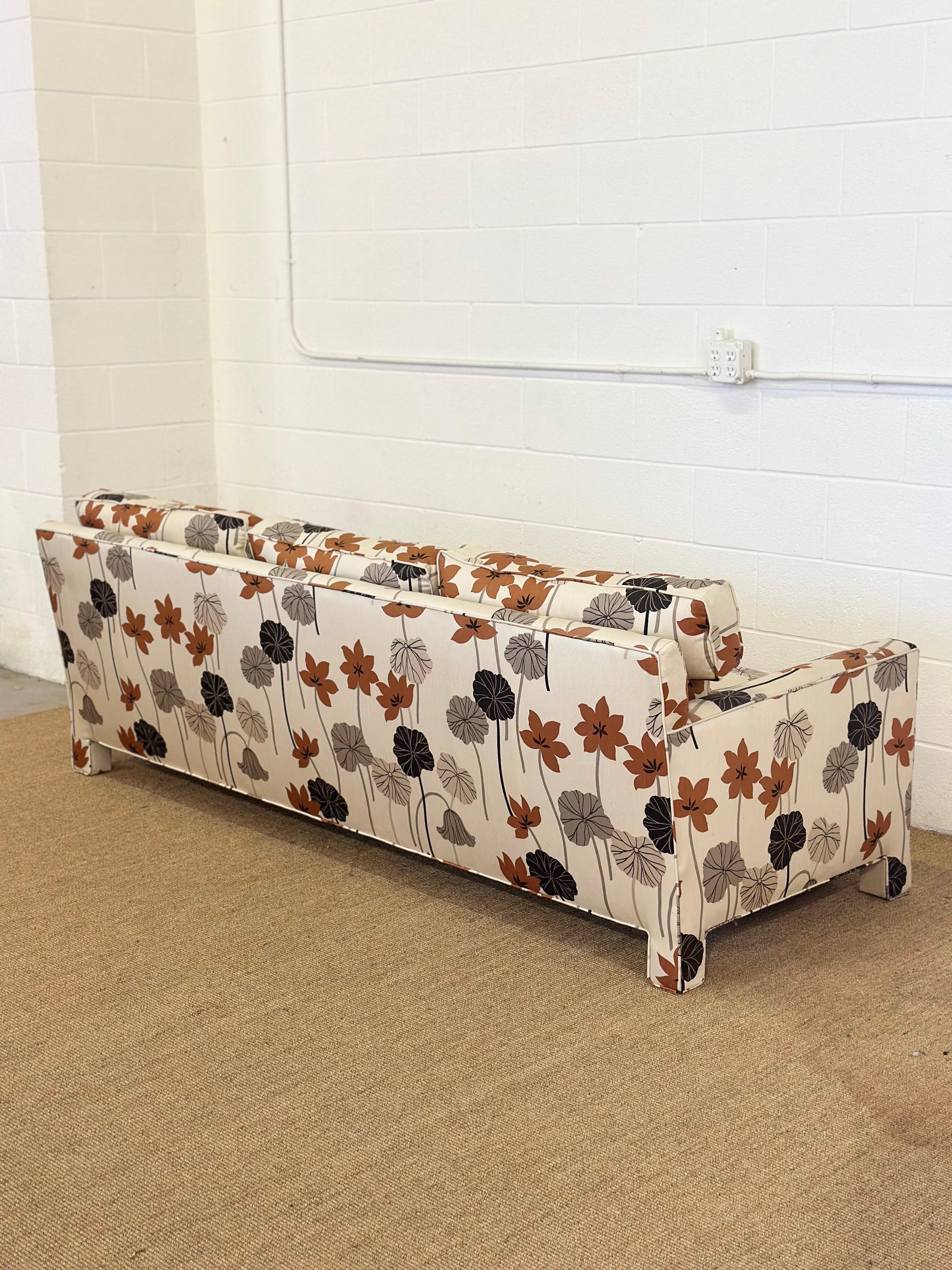 Sofá de tres plazas Vintage Drexel Heritage Floral Marfil Parsons en venta 2