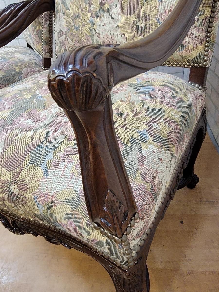 20th Century Vintage Drexel Heritage French Provincial Louis XV Style Armchairs - Pair For Sale