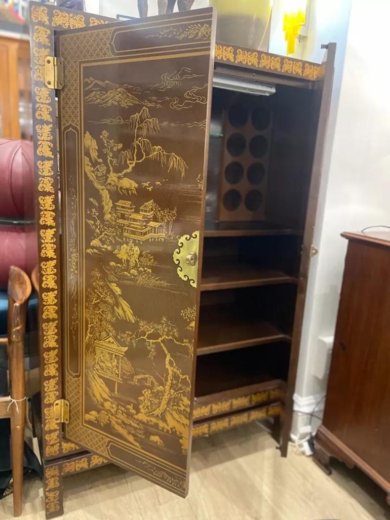 Vintage Drexel Heritage beleuchteter Chinoiserie-Schrank mit verspiegelter Rückseite, Vintage (Asiatisch) im Angebot