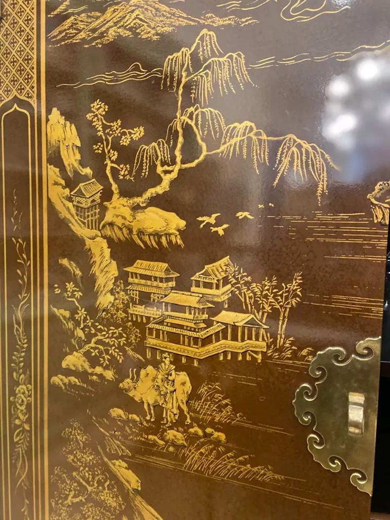 Vintage Drexel Heritage beleuchteter Chinoiserie-Schrank mit verspiegelter Rückseite, Vintage (Blech) im Angebot