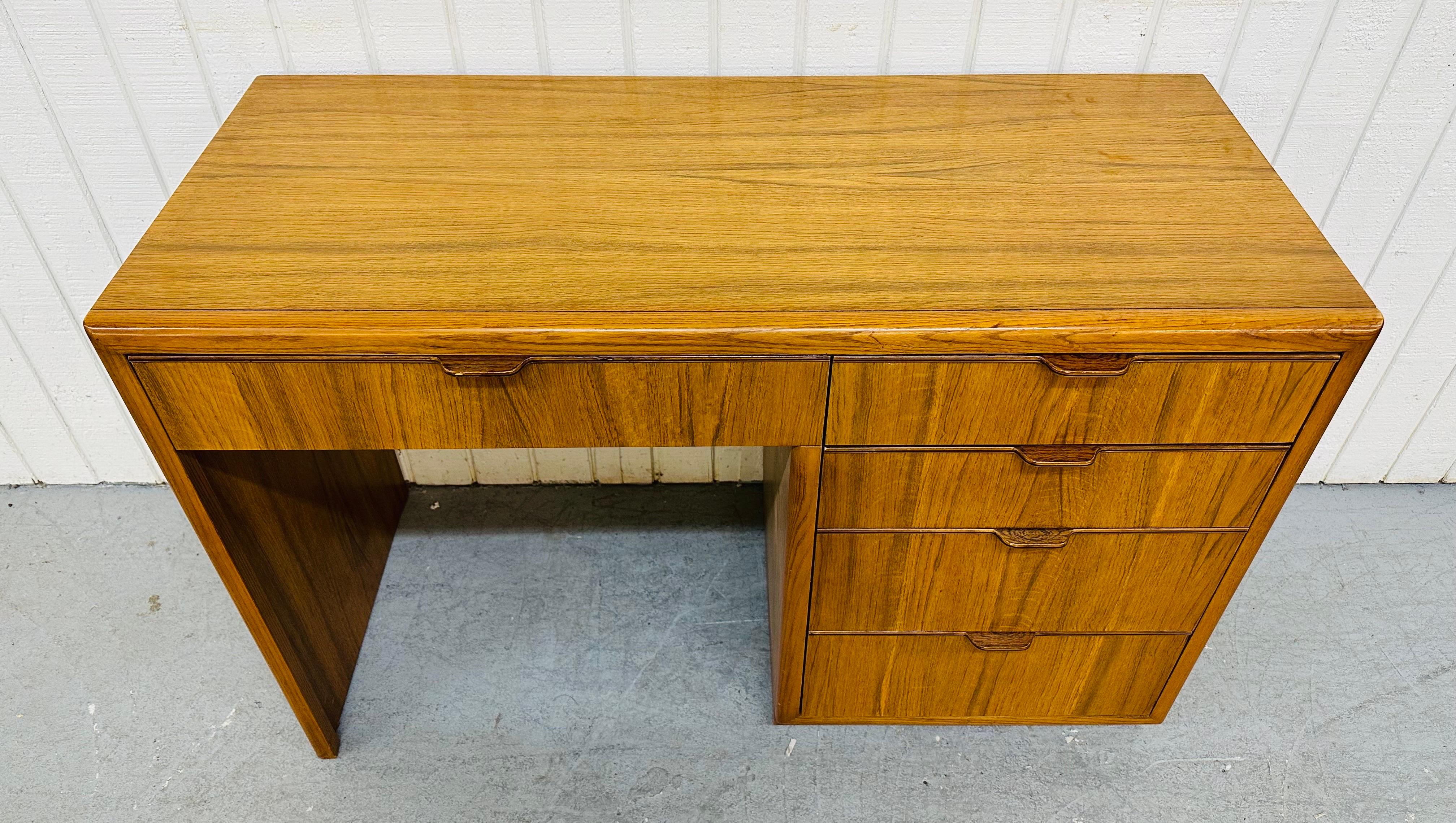 Vintage Drexel Heritage Modern Oak Writing Desk In Good Condition For Sale In Clarksboro, NJ