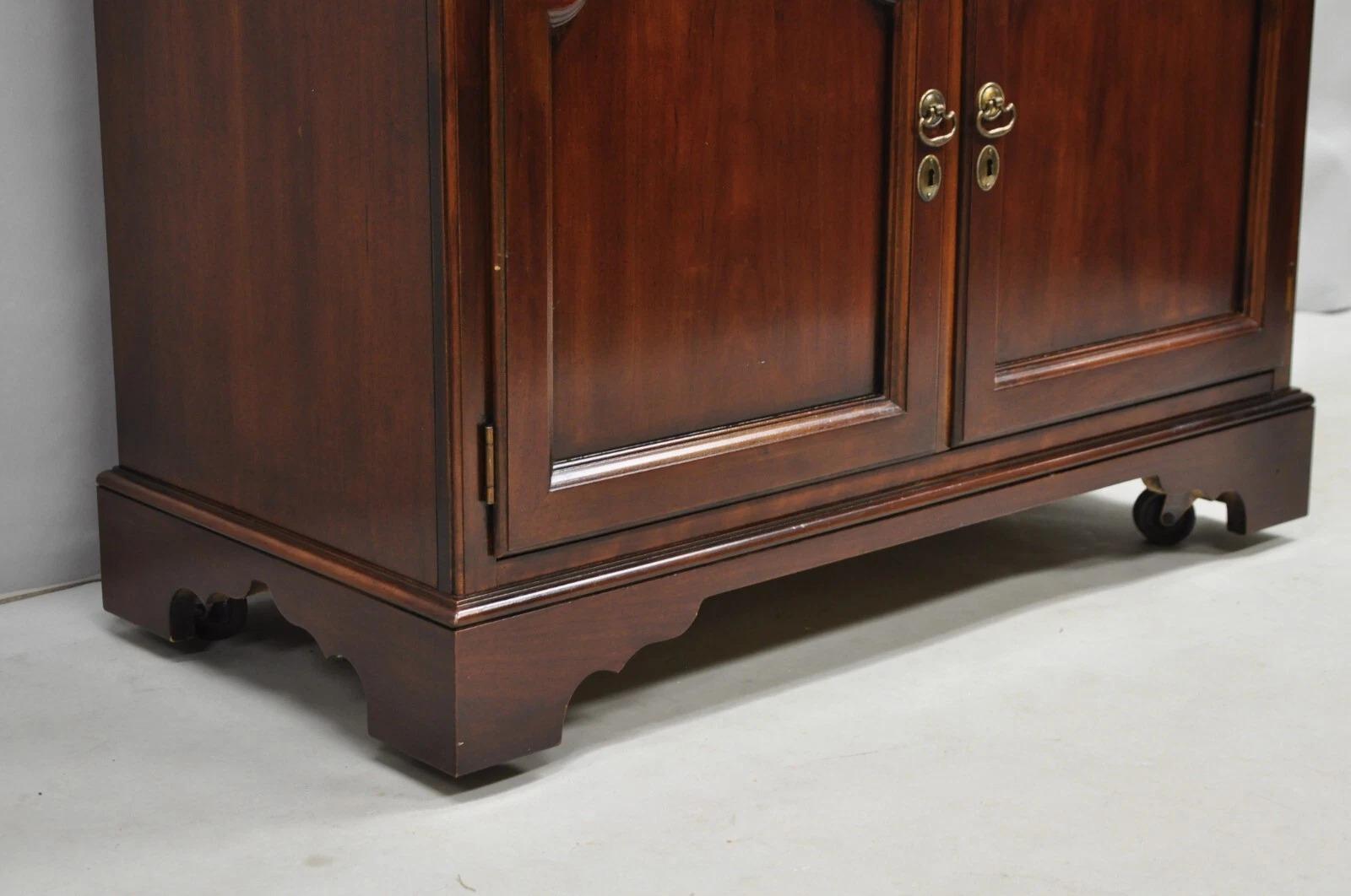 Vintage Drexel Heritge Georgian Style Cherry Wood Dry Bar Server Cabinet For Sale 6