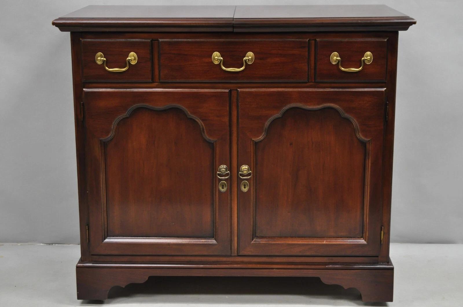Vintage Drexel Heritge Georgian Style Cherry Wood Dry Bar Server Cabinet For Sale 7