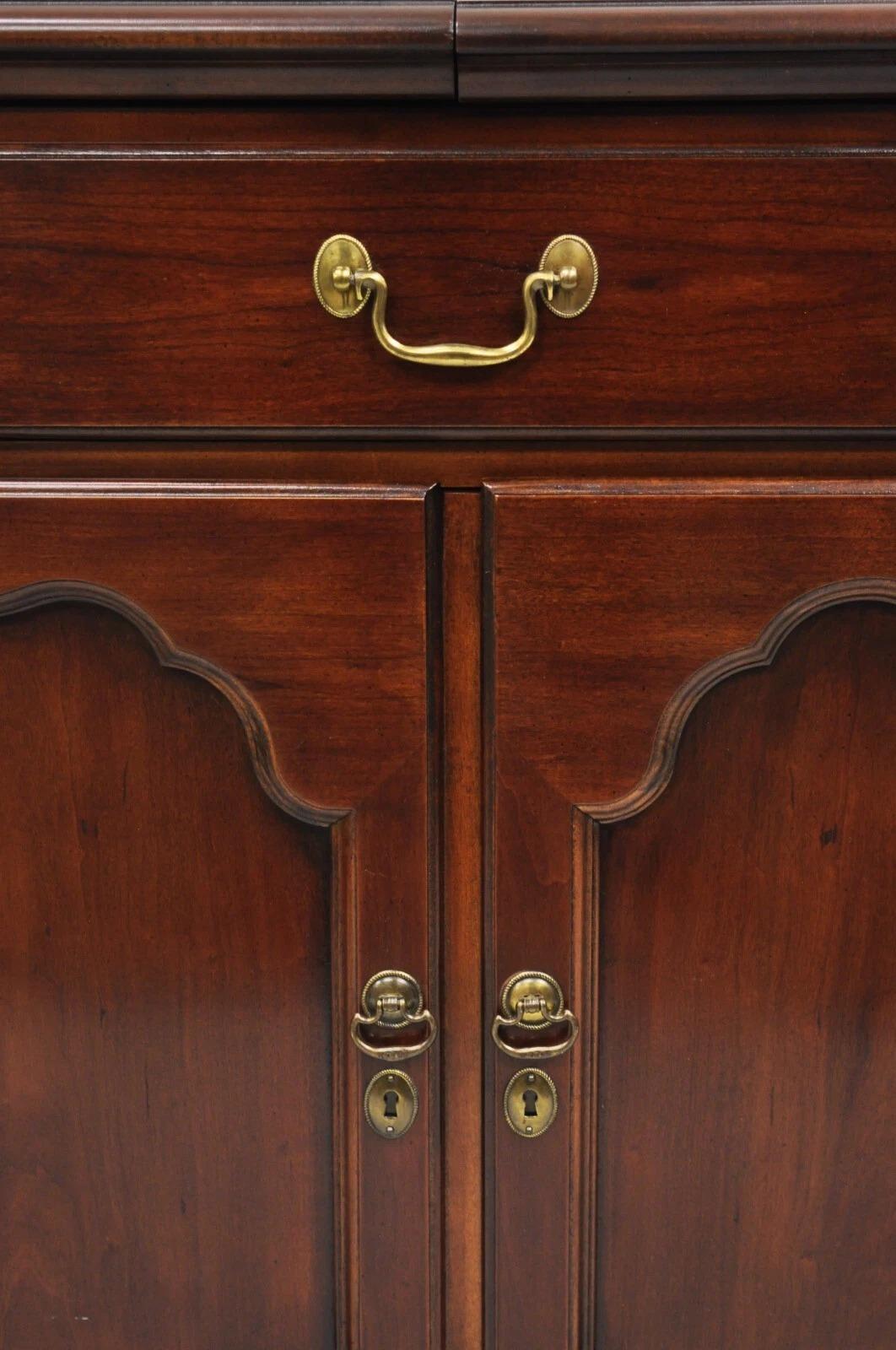 20th Century Vintage Drexel Heritge Georgian Style Cherry Wood Dry Bar Server Cabinet For Sale