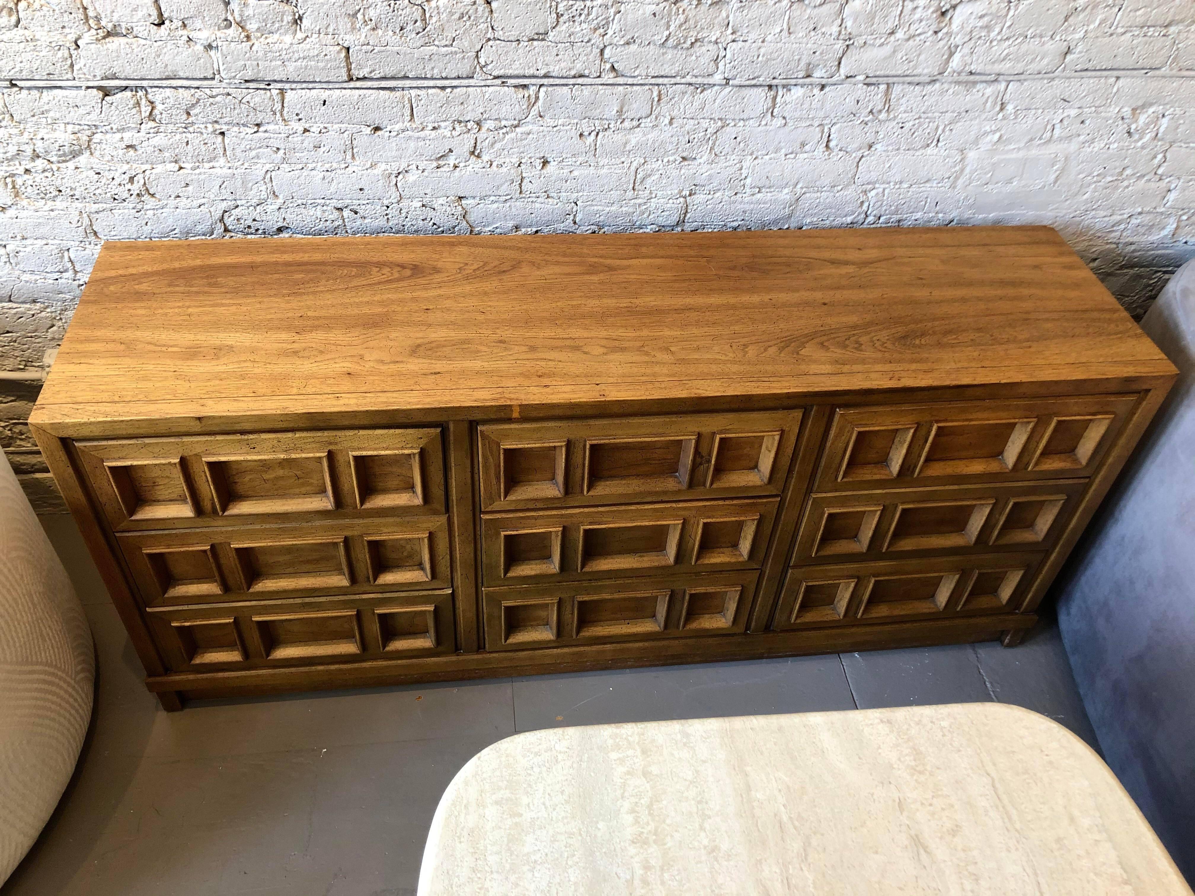 Super cool modern design on this vintage dresser. The front and drawers are solid wood, tops and sides are veneer. Can be used as it or restored. 

Dimensions: 72