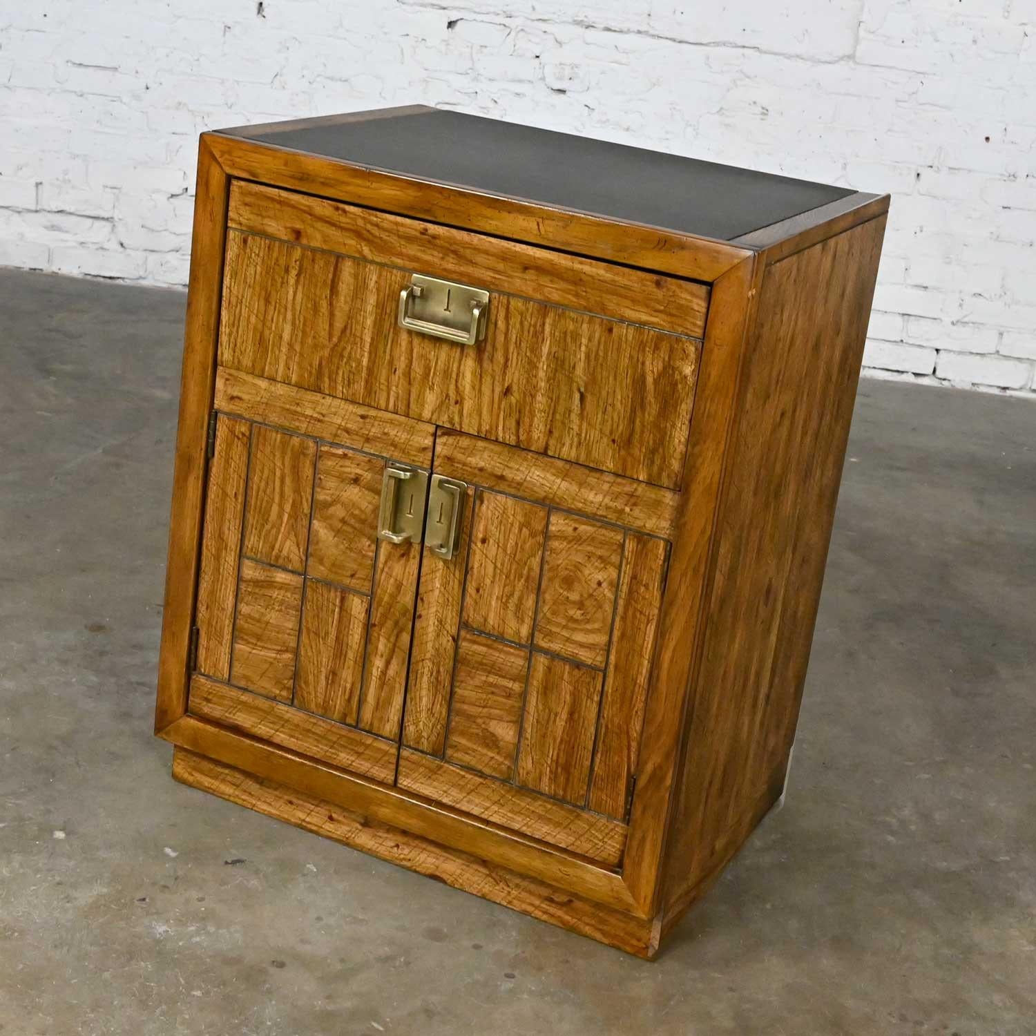 Vintage Drexel Weatherwood Collection Campaigner Style End Table Cabinet or Chest en vente 1