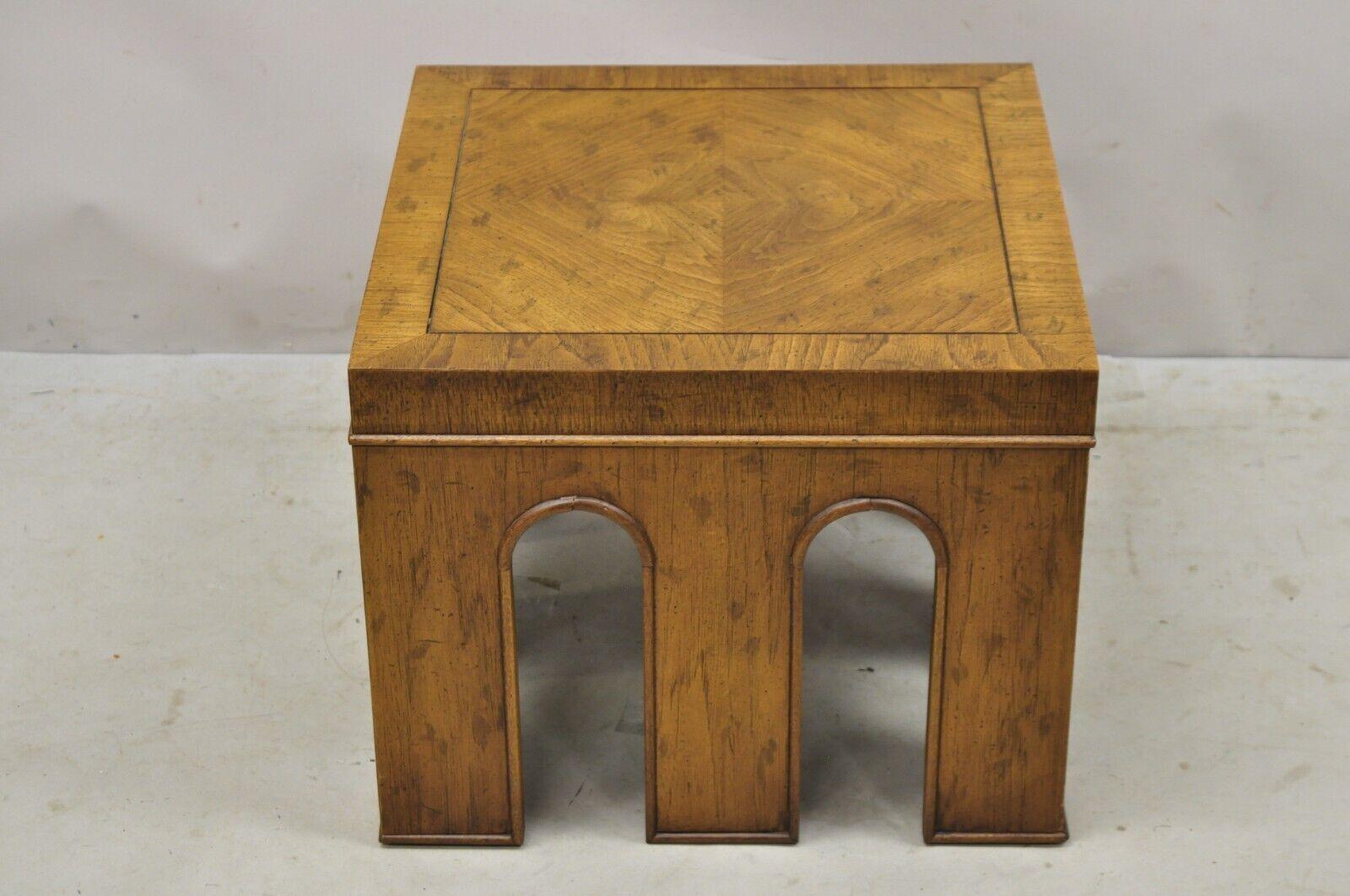 Vintage Drexel Wellington Arched Sides Hollywood Regency Side Table In Good Condition For Sale In Philadelphia, PA