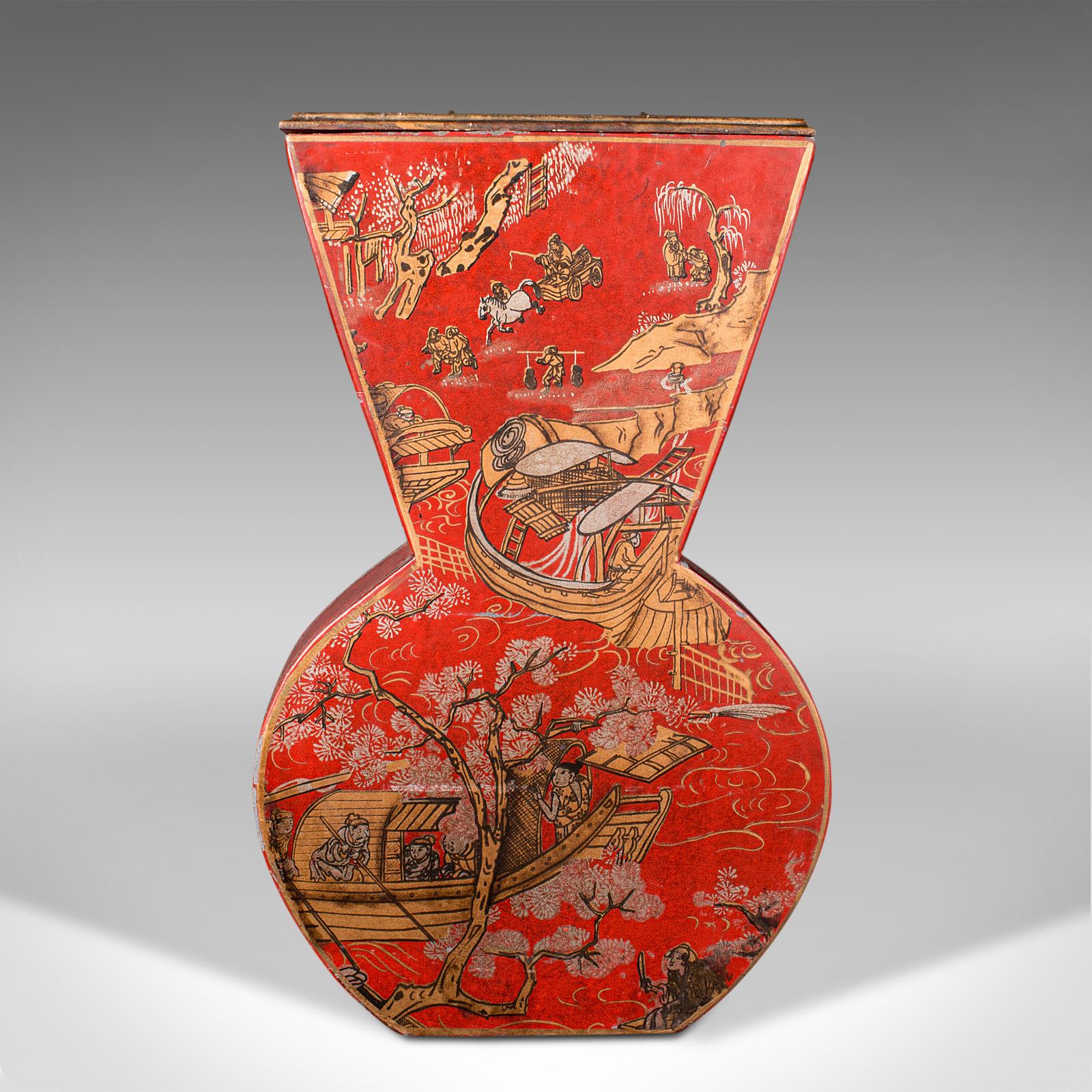 Chinese Export Vintage Dried Flower Vase, Chinese, Handpainted, Decorative, Chinoiserie, C.1970 For Sale