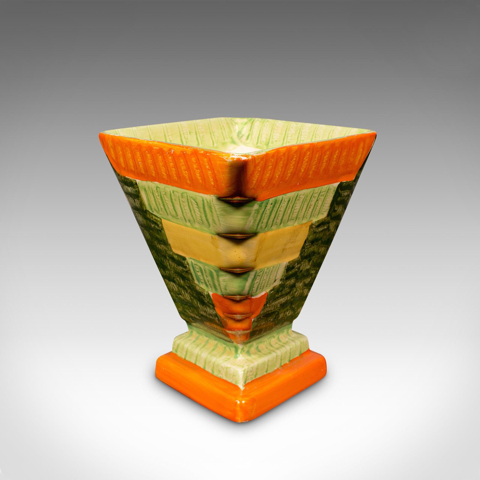 Dried Flower Vase, englisch, handbemalte Keramik, Topf, Art déco, um 1930 (20. Jahrhundert) im Angebot