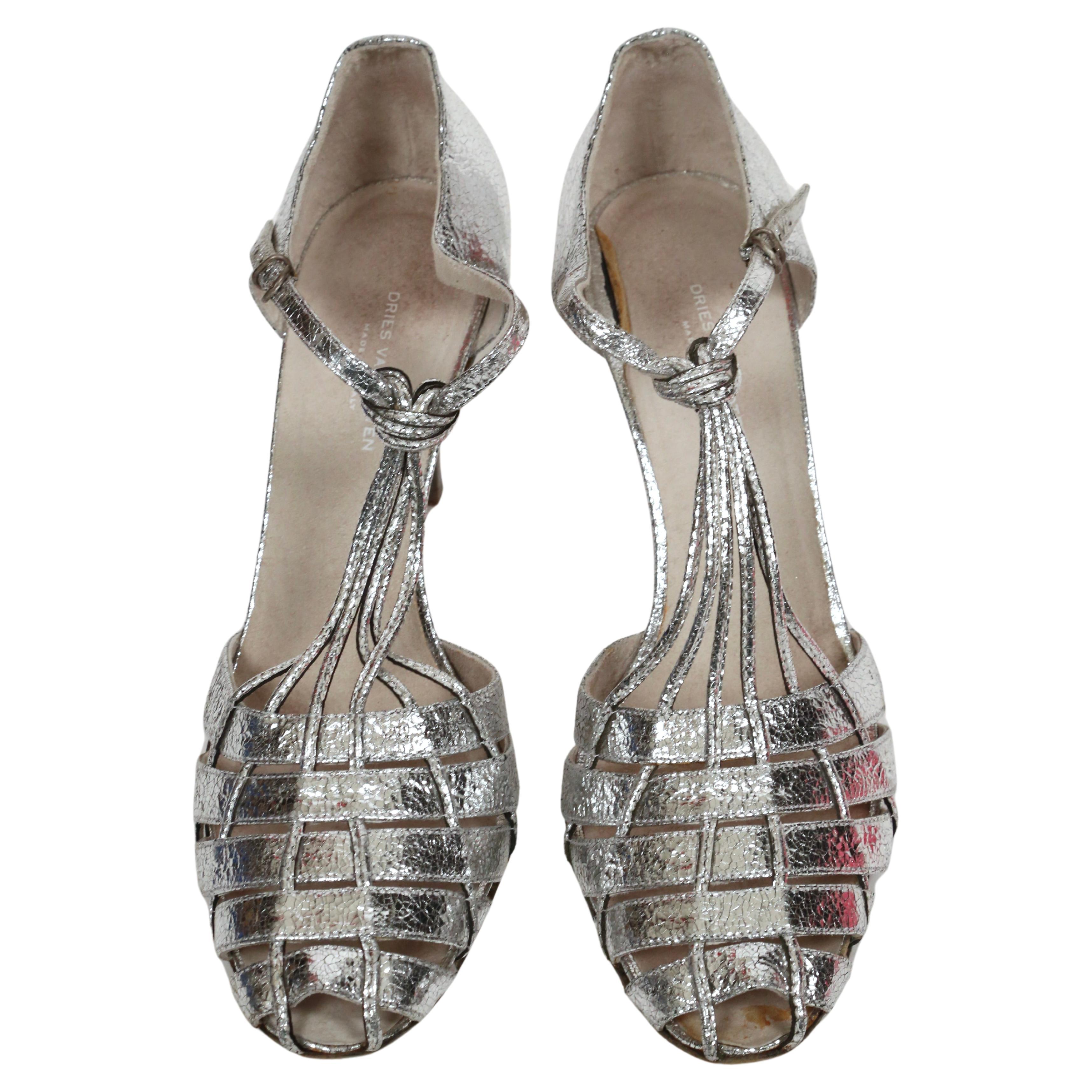 DRIES VAN NOTEN Chaussures à talons vintage en cuir argenté métallisé « décapé » - 39,5 Unisexe en vente