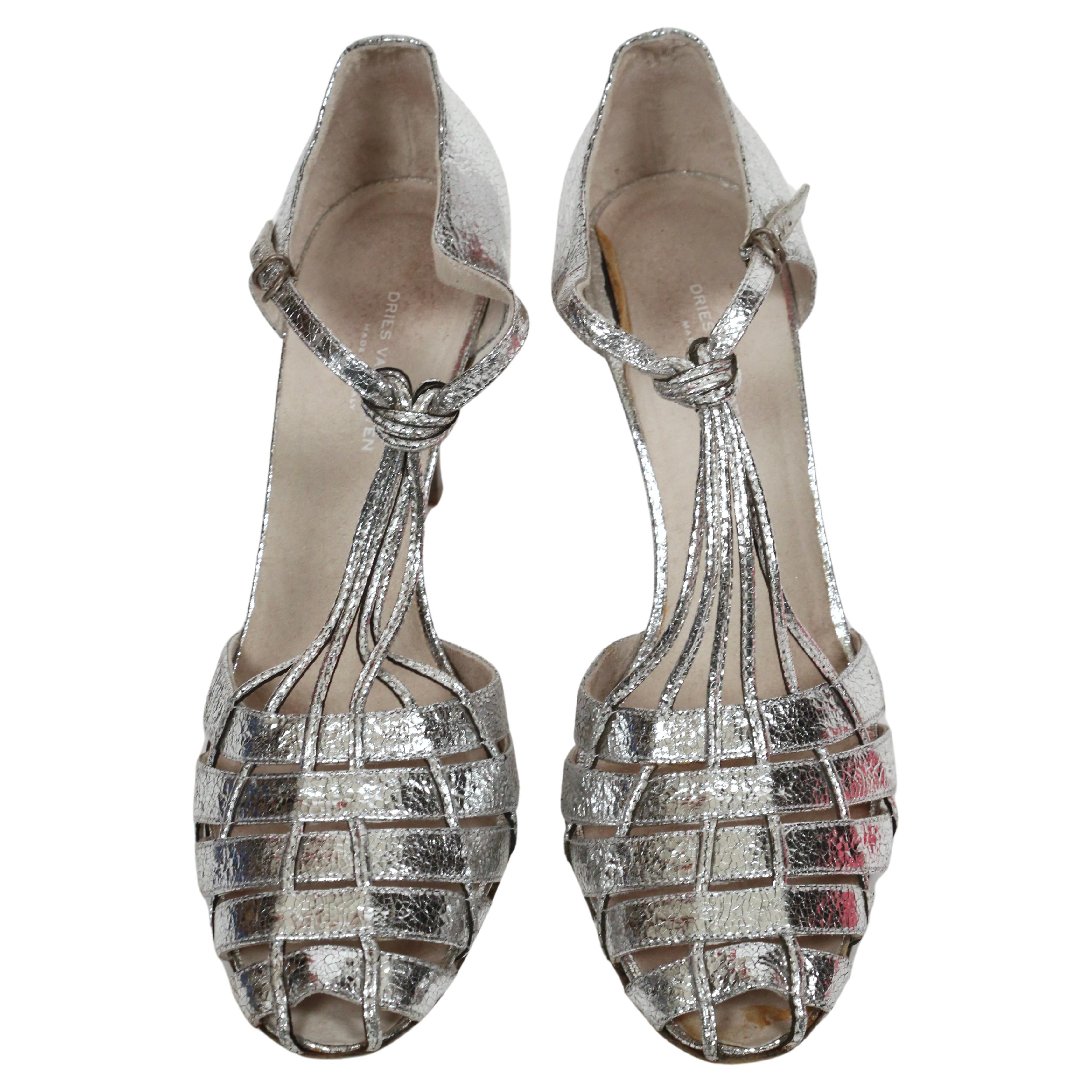 Vintage DRIES VAN NOTEN 'zerrissene' silberne Metallic-Lederabsätze mit Metallic-Absätzen - 39,5 im Zustand „Gut“ im Angebot in San Fransisco, CA