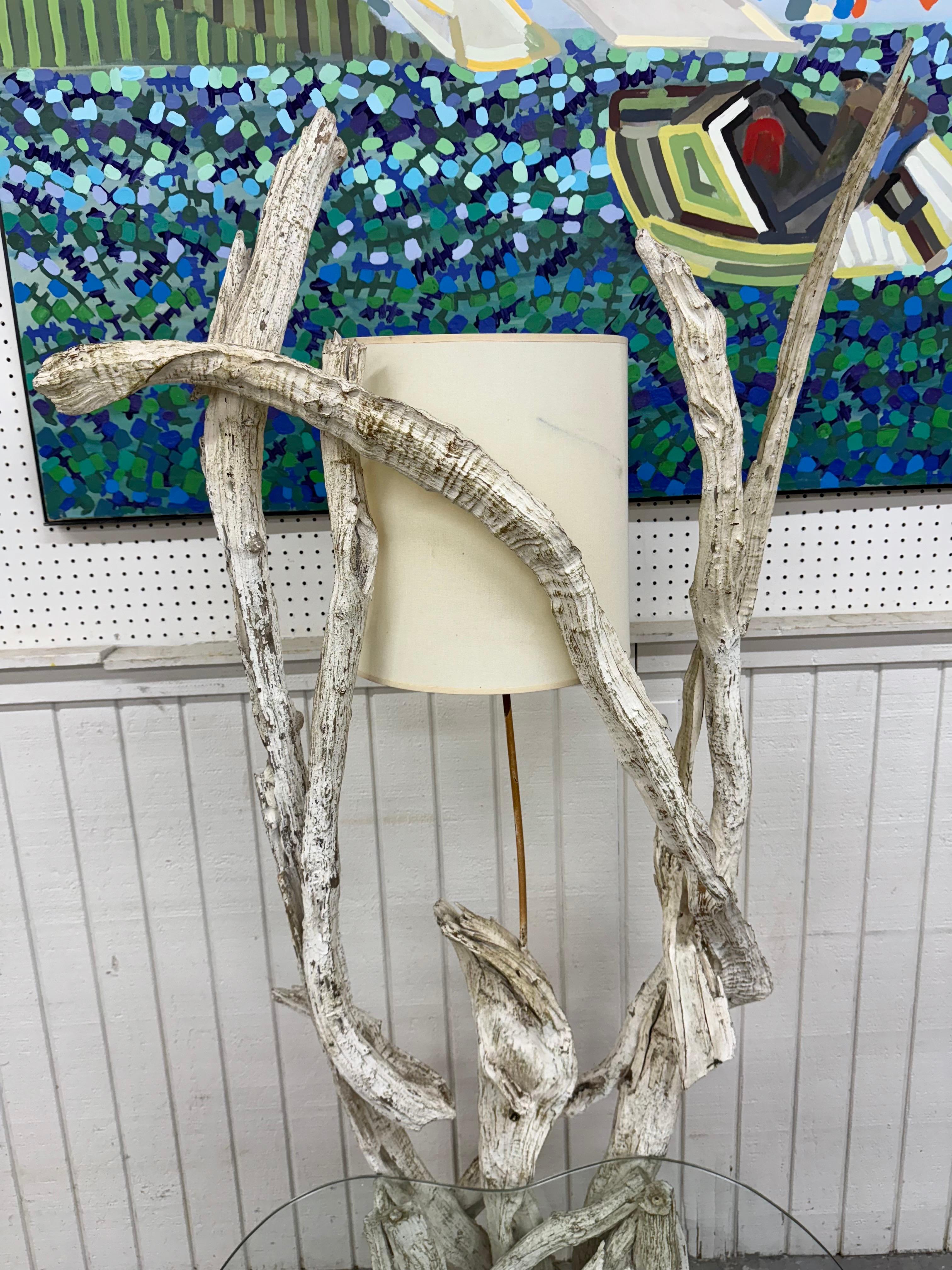 Américain Lampadaire vintage en bois flotté en vente