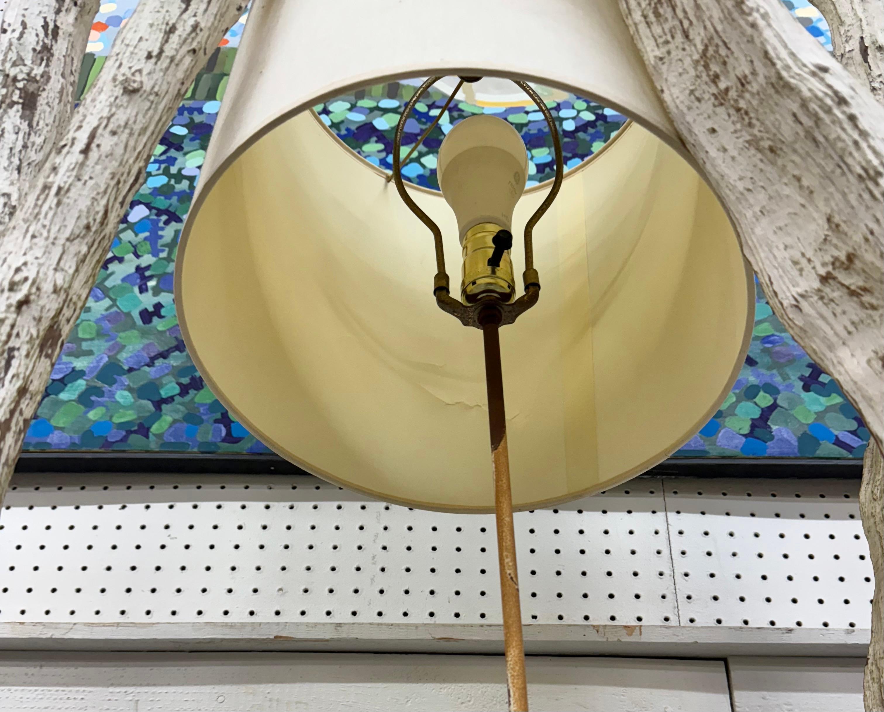 Lampadaire vintage en bois flotté en vente 1