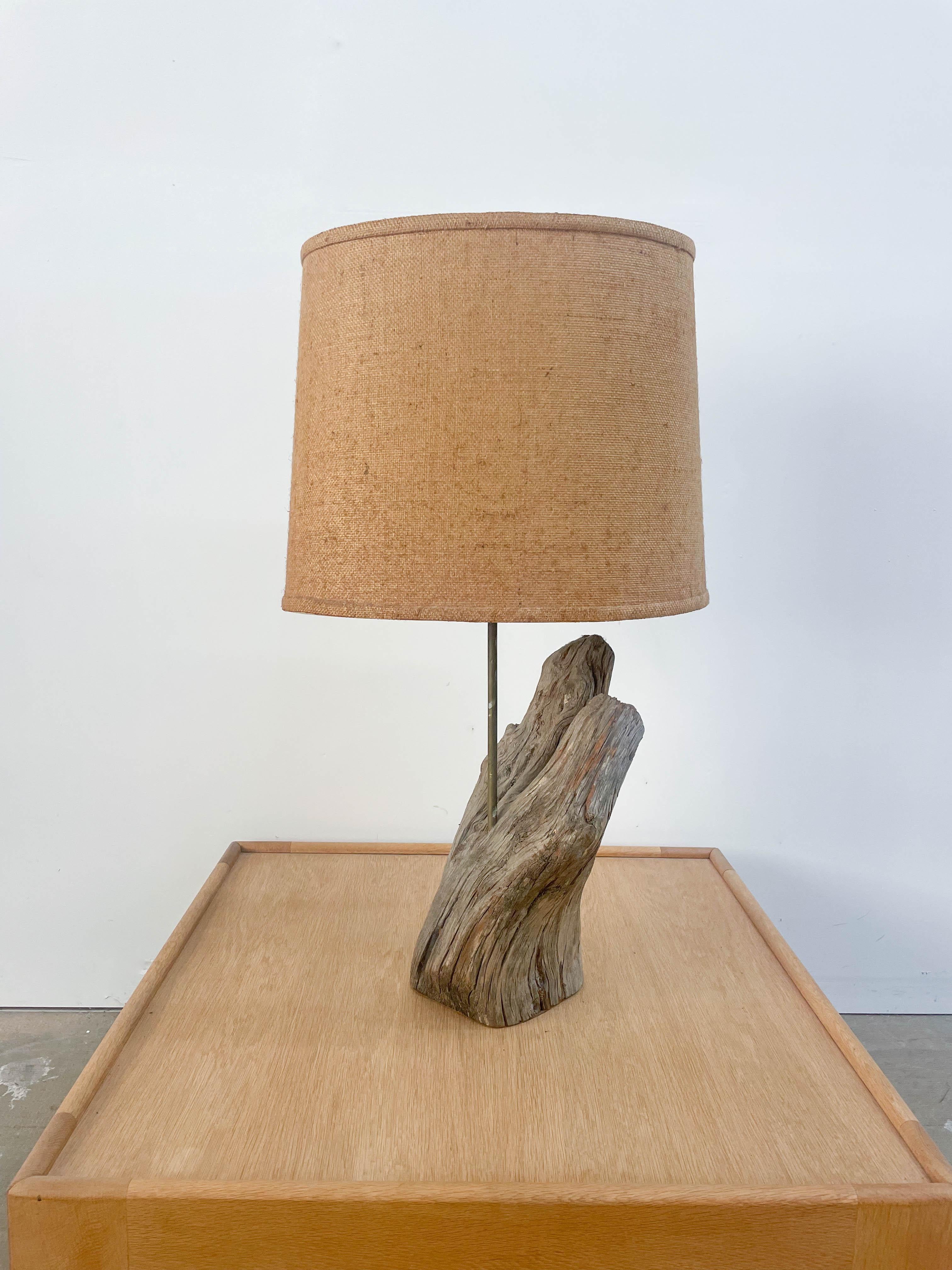 Toile de jute Vieille lampe en bois flotté en vente