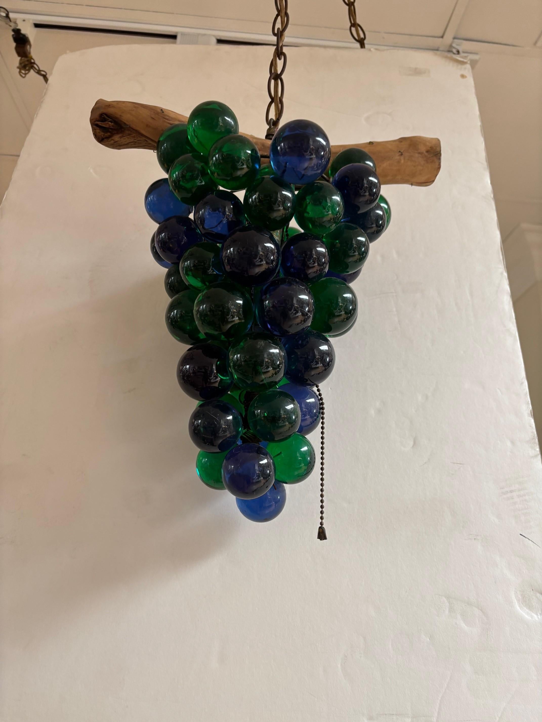 Vintage Driftwood Swag Acryl grün & blau Traube Cluster Pendelleuchte Fixture im Angebot 3