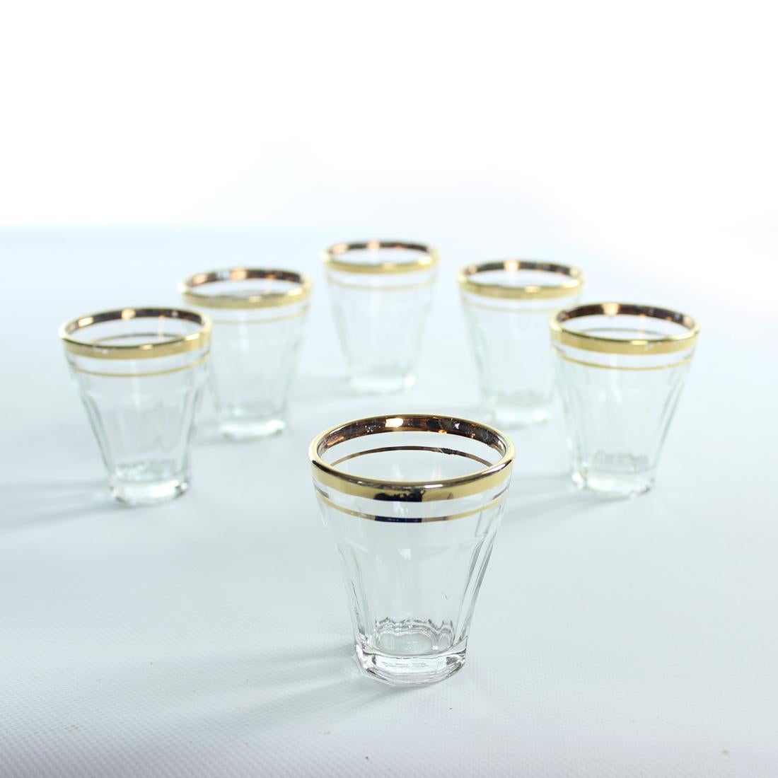 Vintage Drinking Glasses With Gold Rim, Set Of 6, Czechoslovakia 1960s In Good Condition For Sale In Zohor, SK