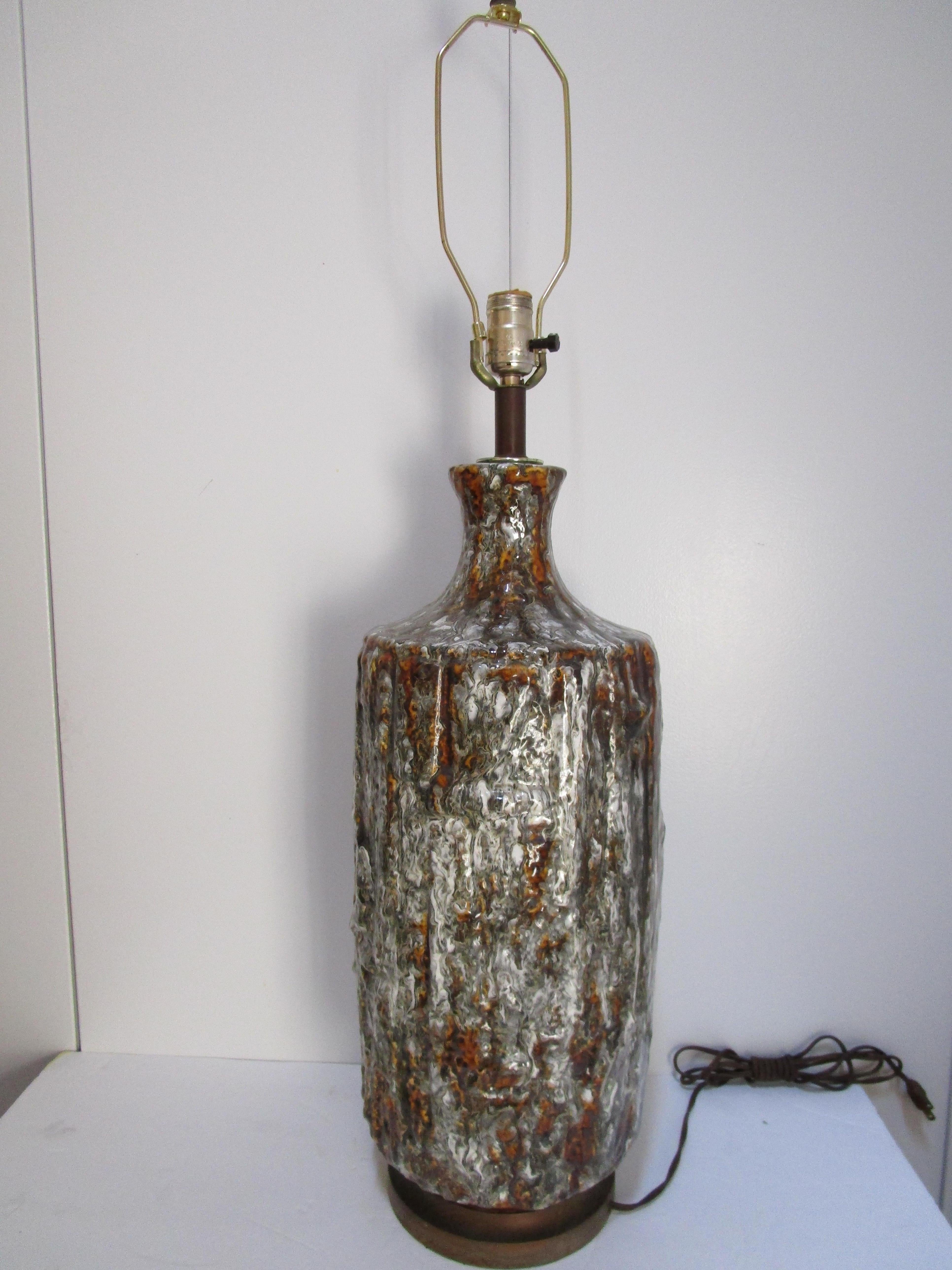 Vernissé Lampe de table vintage en céramique brune et blanche à glaçure goutte à goutte Roots Float  en vente
