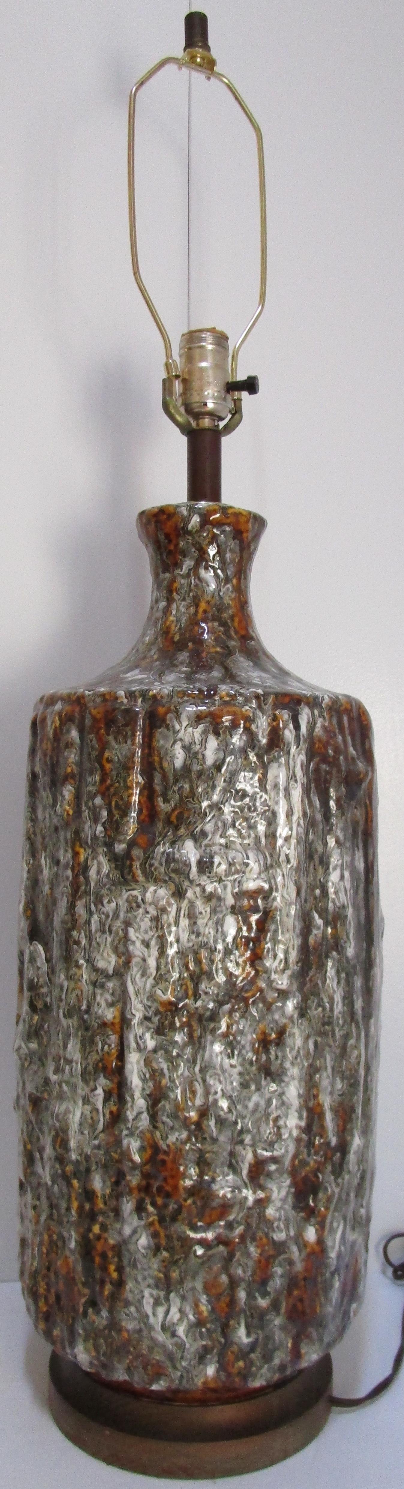 20ième siècle Lampe de table vintage en céramique brune et blanche à glaçure goutte à goutte Roots Float  en vente
