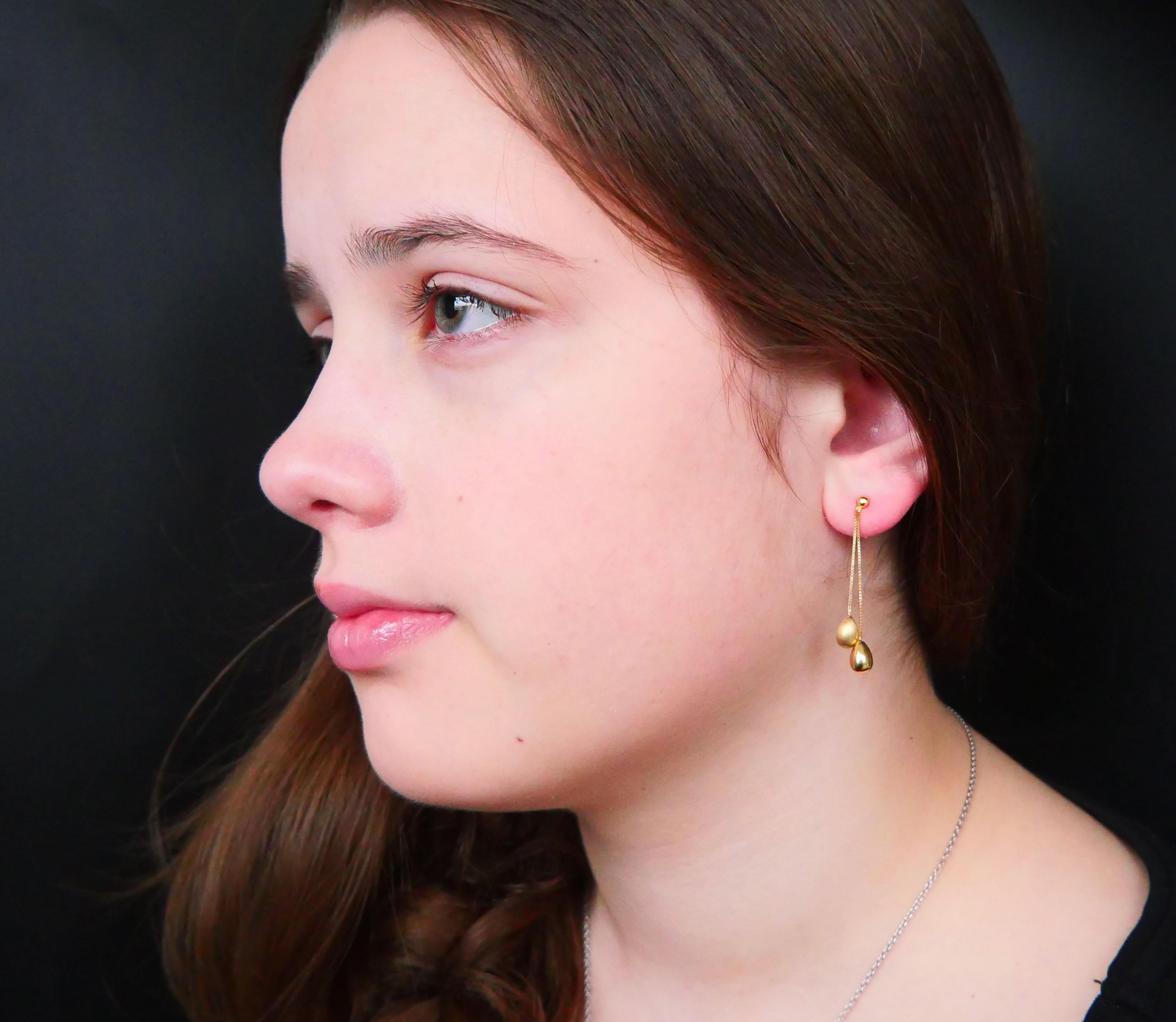 Women's Vintage Drop Dangle Earrings solid 18K Gold / 2 gr For Sale