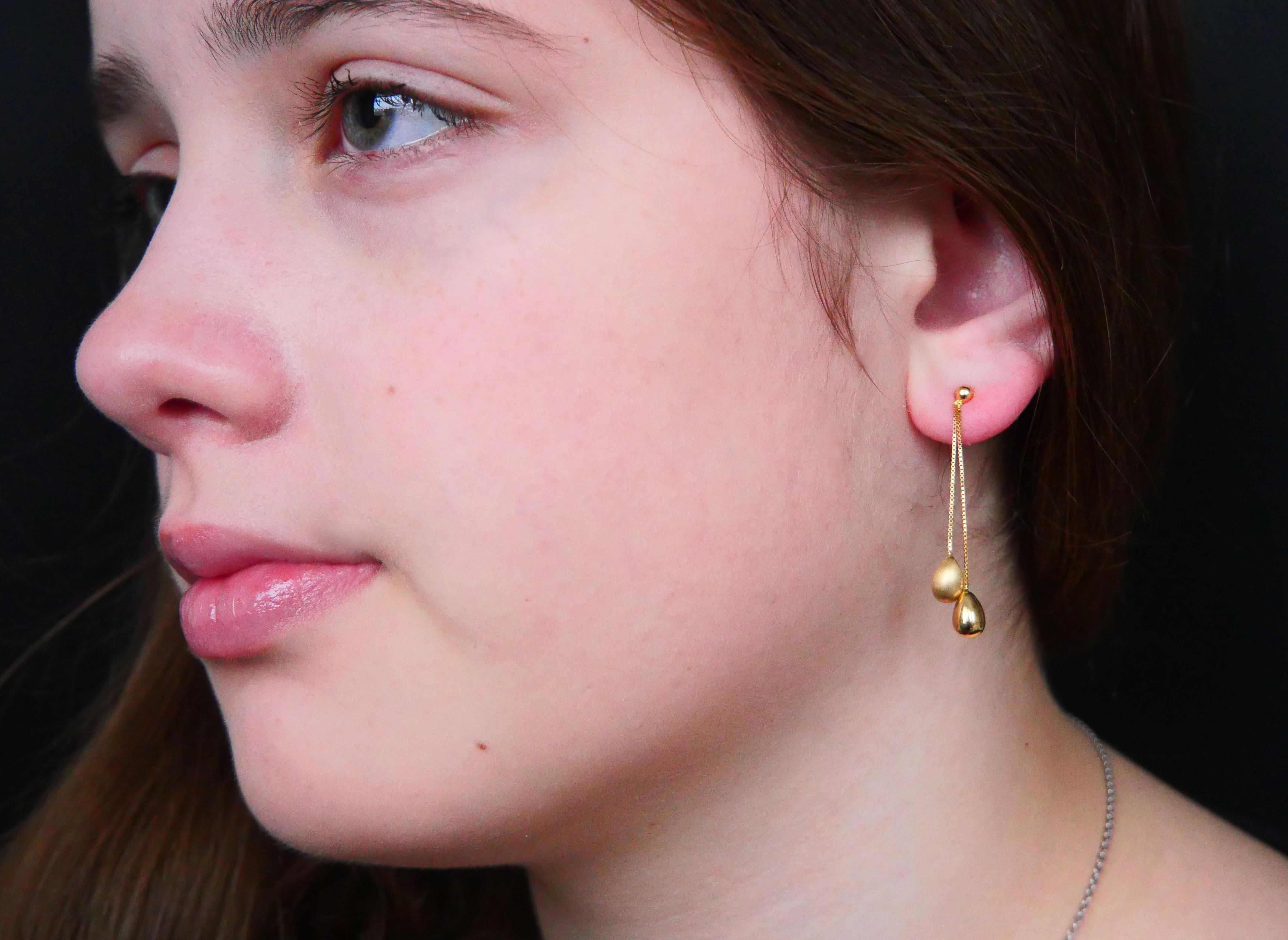 Vintage Drop Dangle Earrings solid 18K Gold / 2 gr For Sale 1