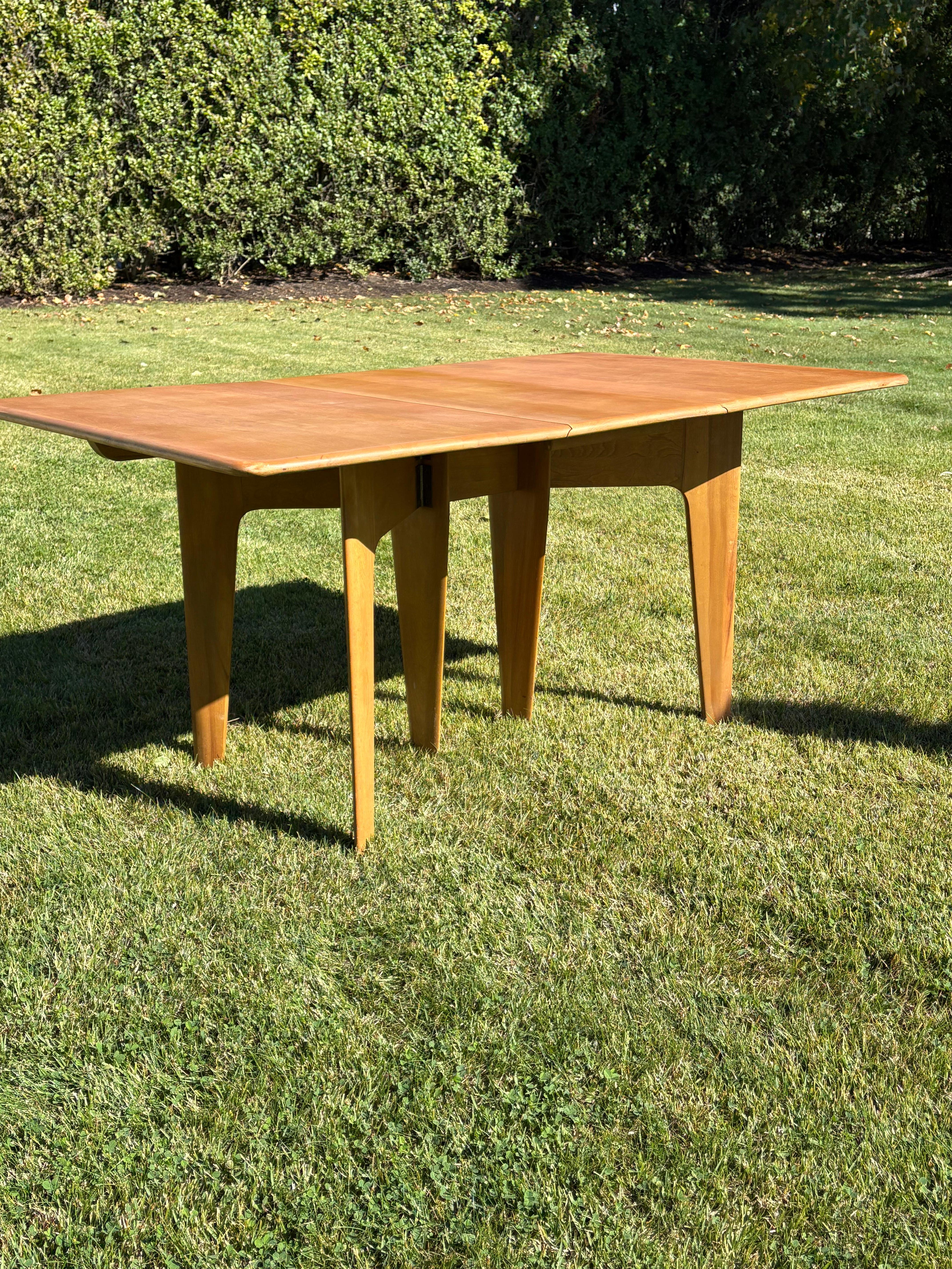 Américain Table de salle à manger Heywood Wakefield vintage à abattant en vente