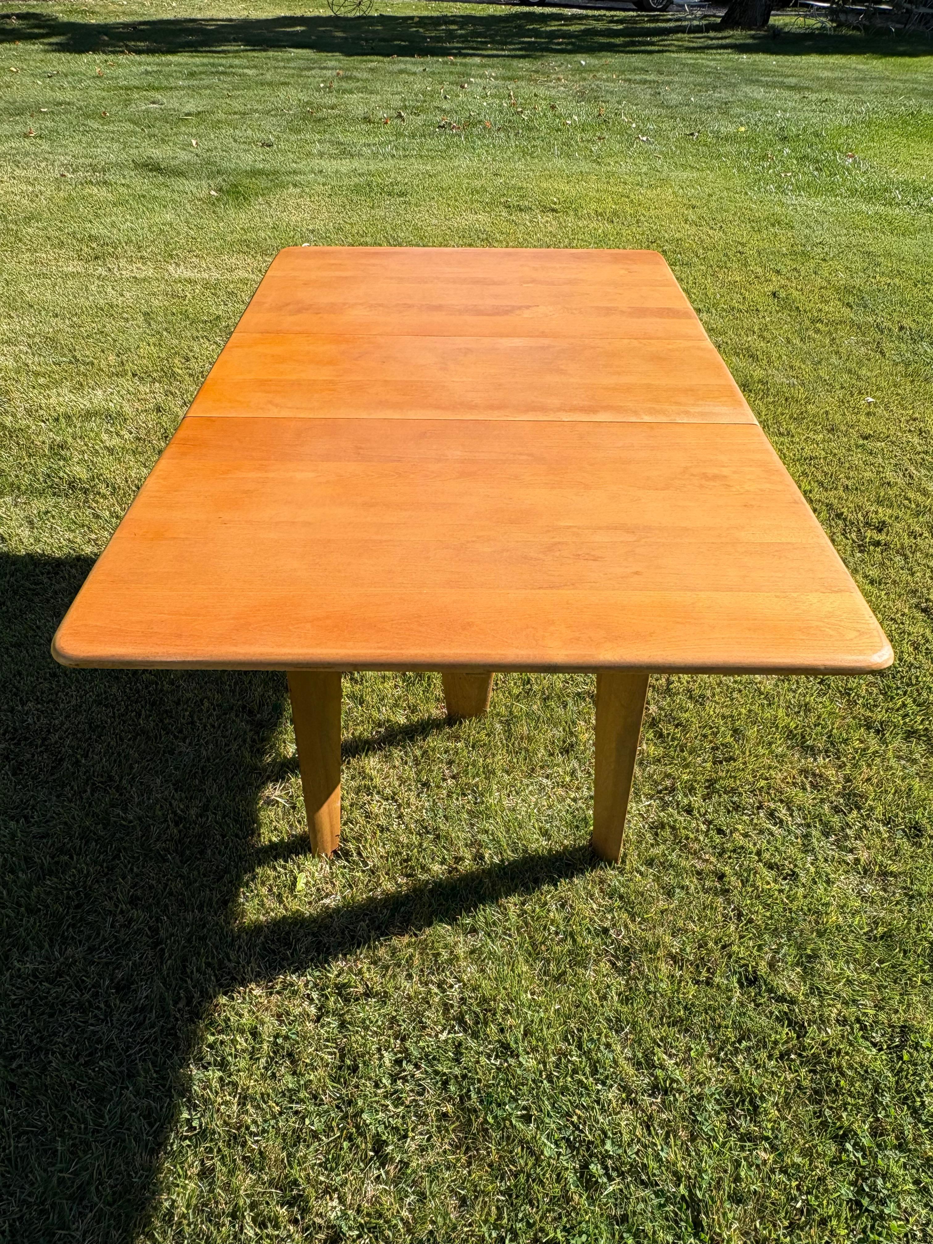 Bouleau Table de salle à manger Heywood Wakefield vintage à abattant en vente