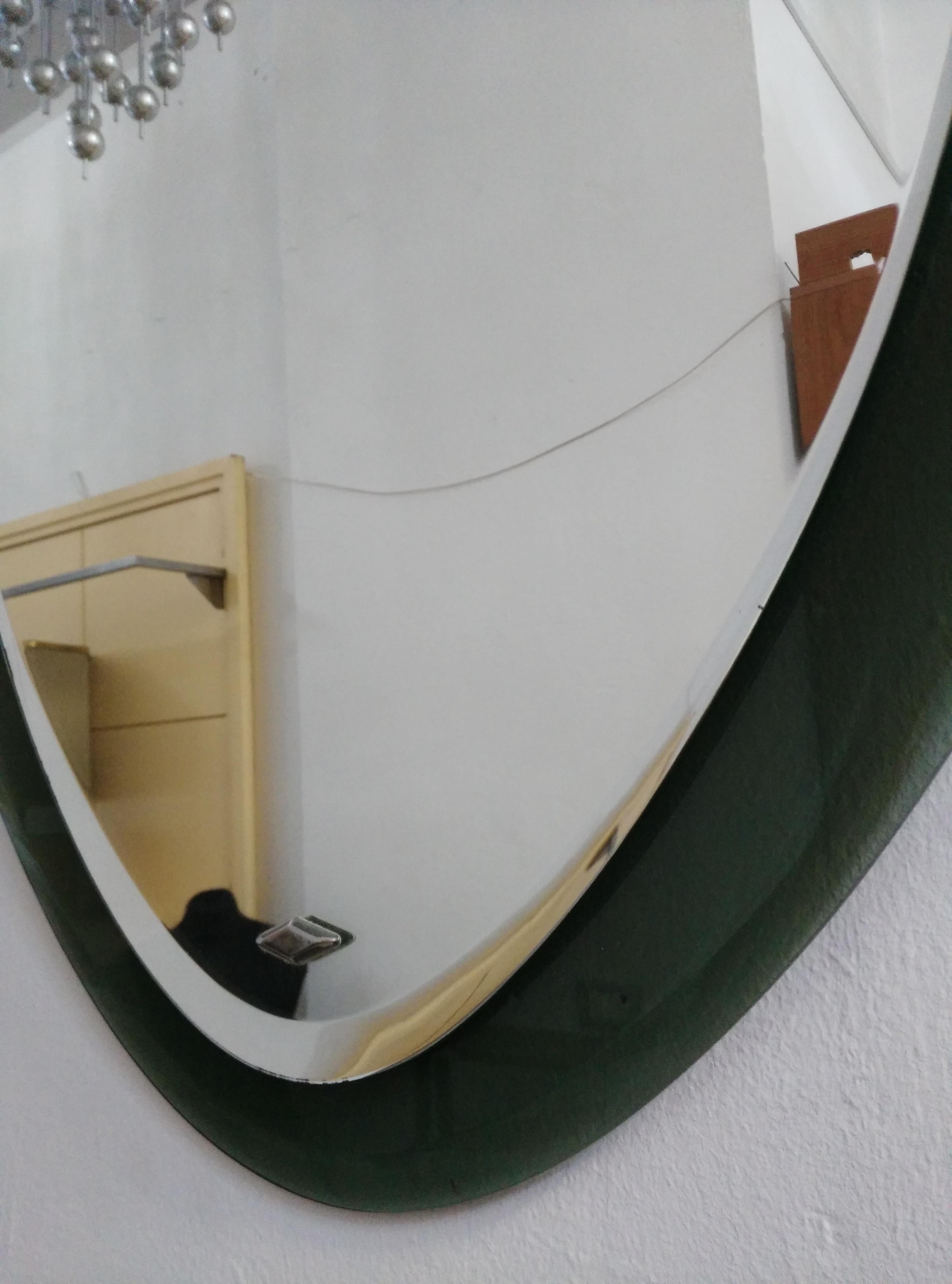 Mid-century glass teardrop wall mirror made in Italy For Sale 2