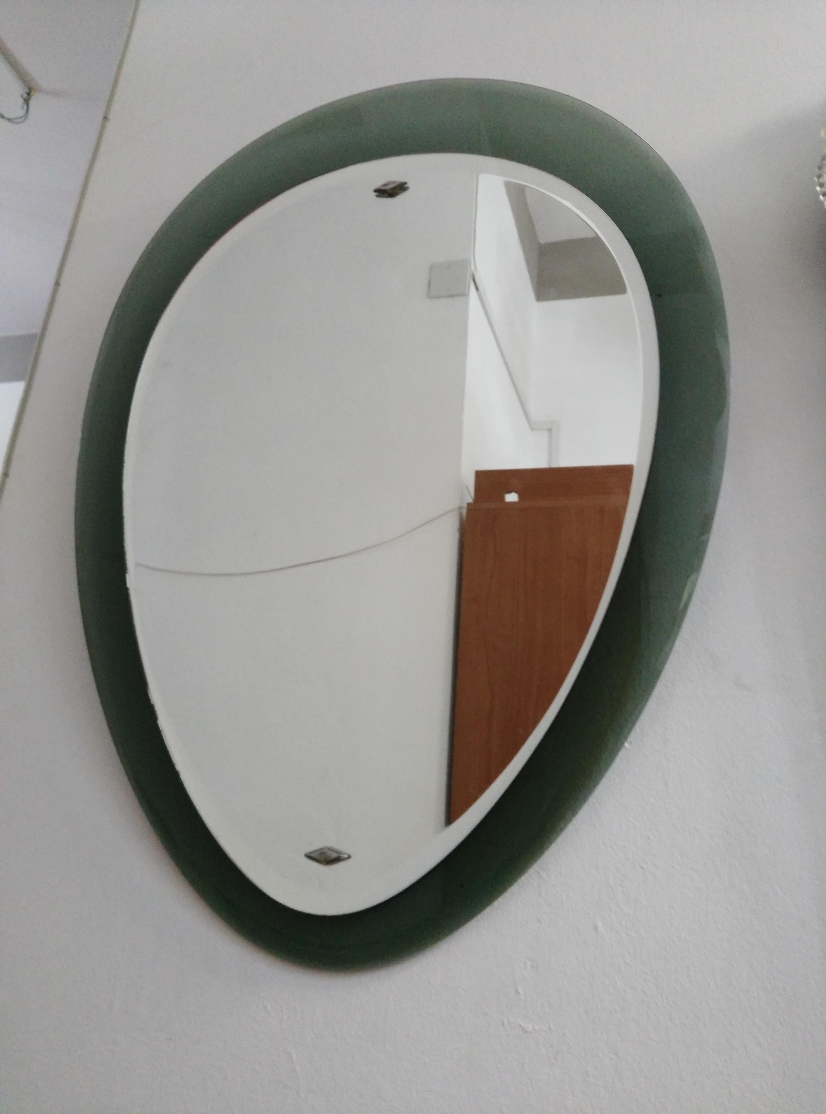 Mid-century glass teardrop wall mirror made in Italy For Sale 4