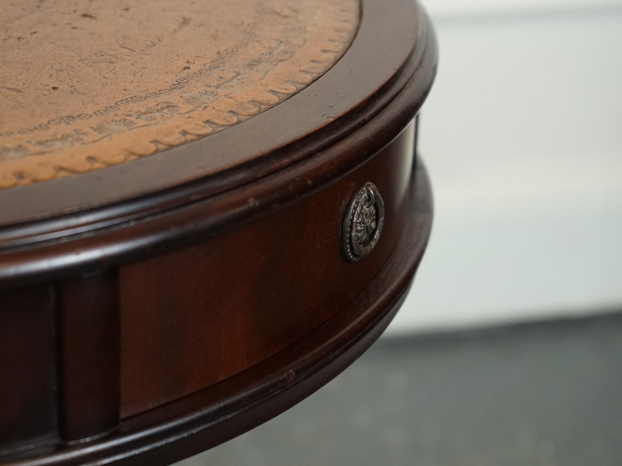 VINTAGE DRUM SIDE END TABLE LAMP WINE TABLE BROWN LEATHER TOP j1 In Good Condition For Sale In Pulborough, GB