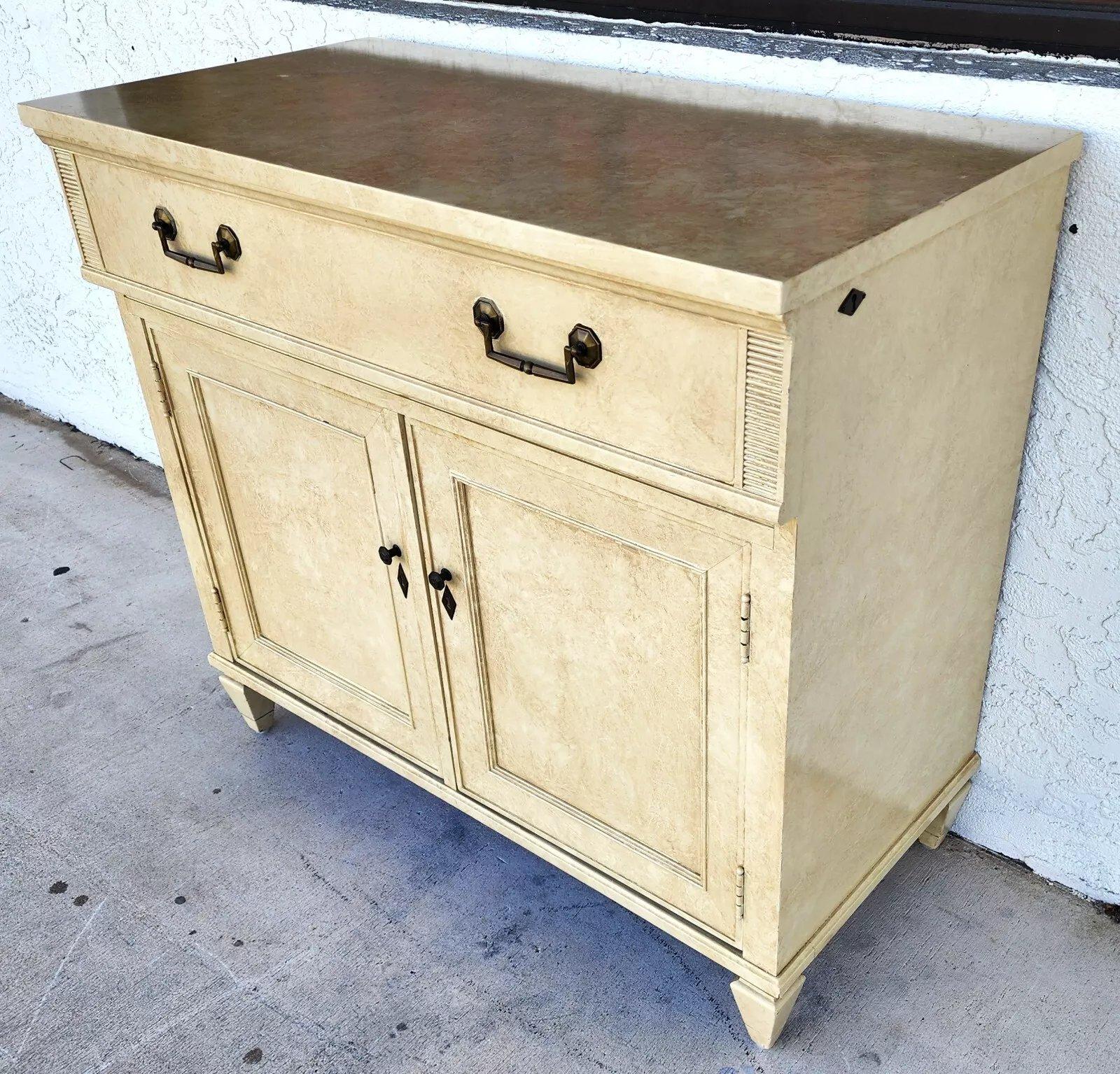 Barra Seca Vintage By Davis Cabinet Co Moderno de mediados de siglo en venta