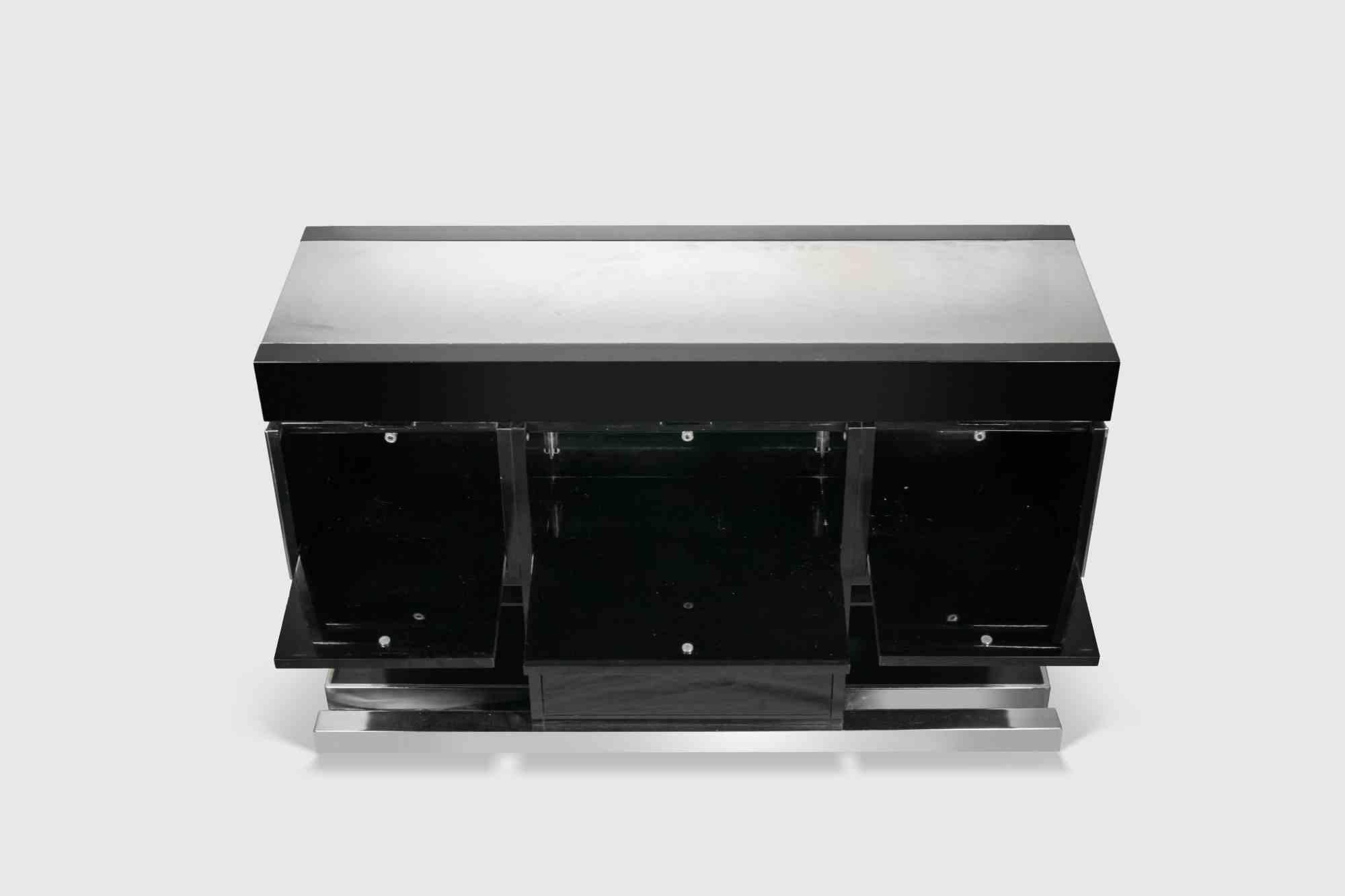 Barra seca vintage con estructura de laminado negro y base de metal cromado, de Willy Rizzo.

Realizado en Italia en la década de 1970 y producido por Mario Sabot.

Muy buen estado.