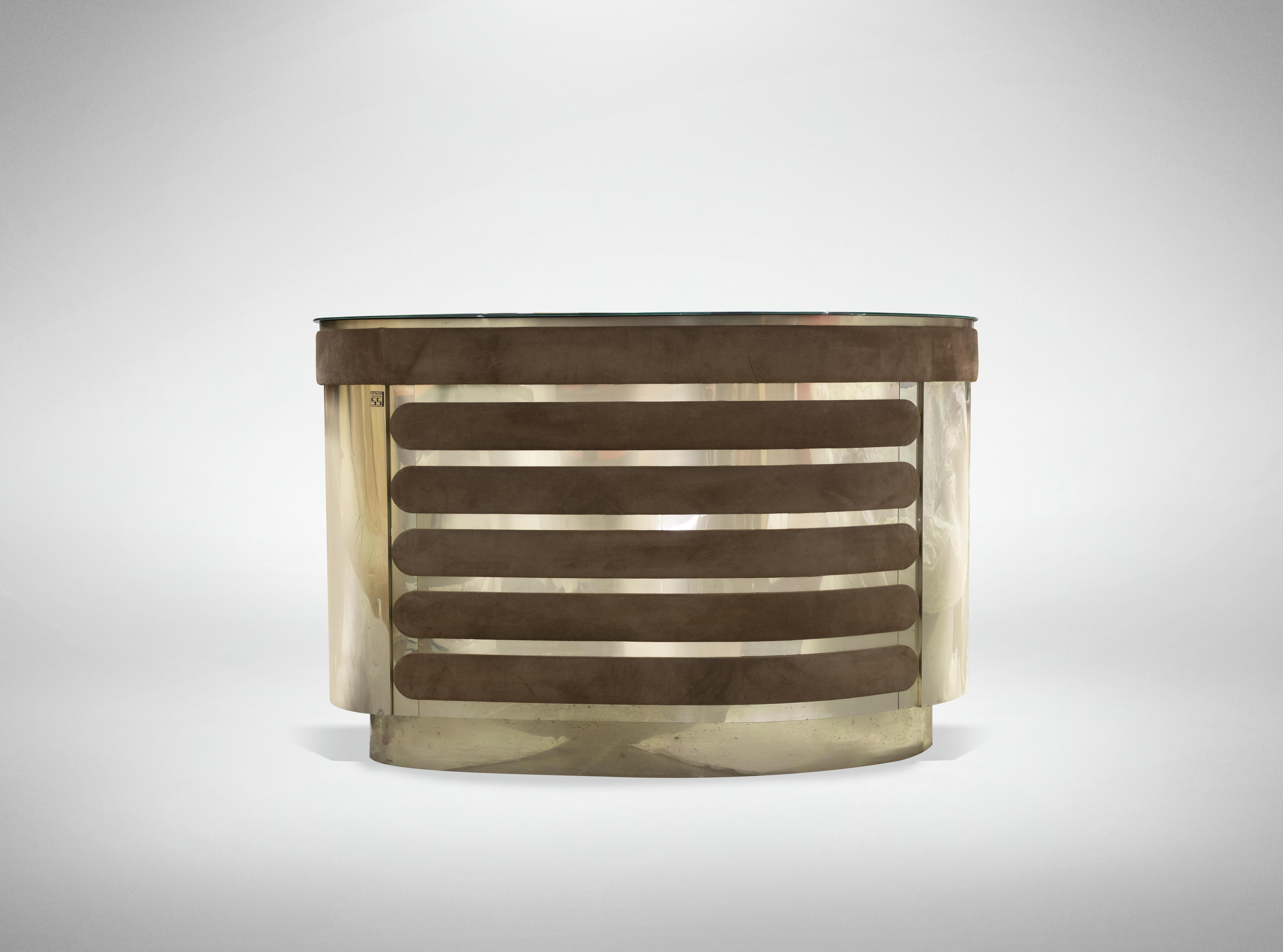 Vintage dry bar designed by Willy Rizzo in the 1970s. Brown suede, golden bars.

The set includes: illuminated shelves, a counter with a mirrored glass top, chrome sides, a suede front panel in the original suede, all in working condition.