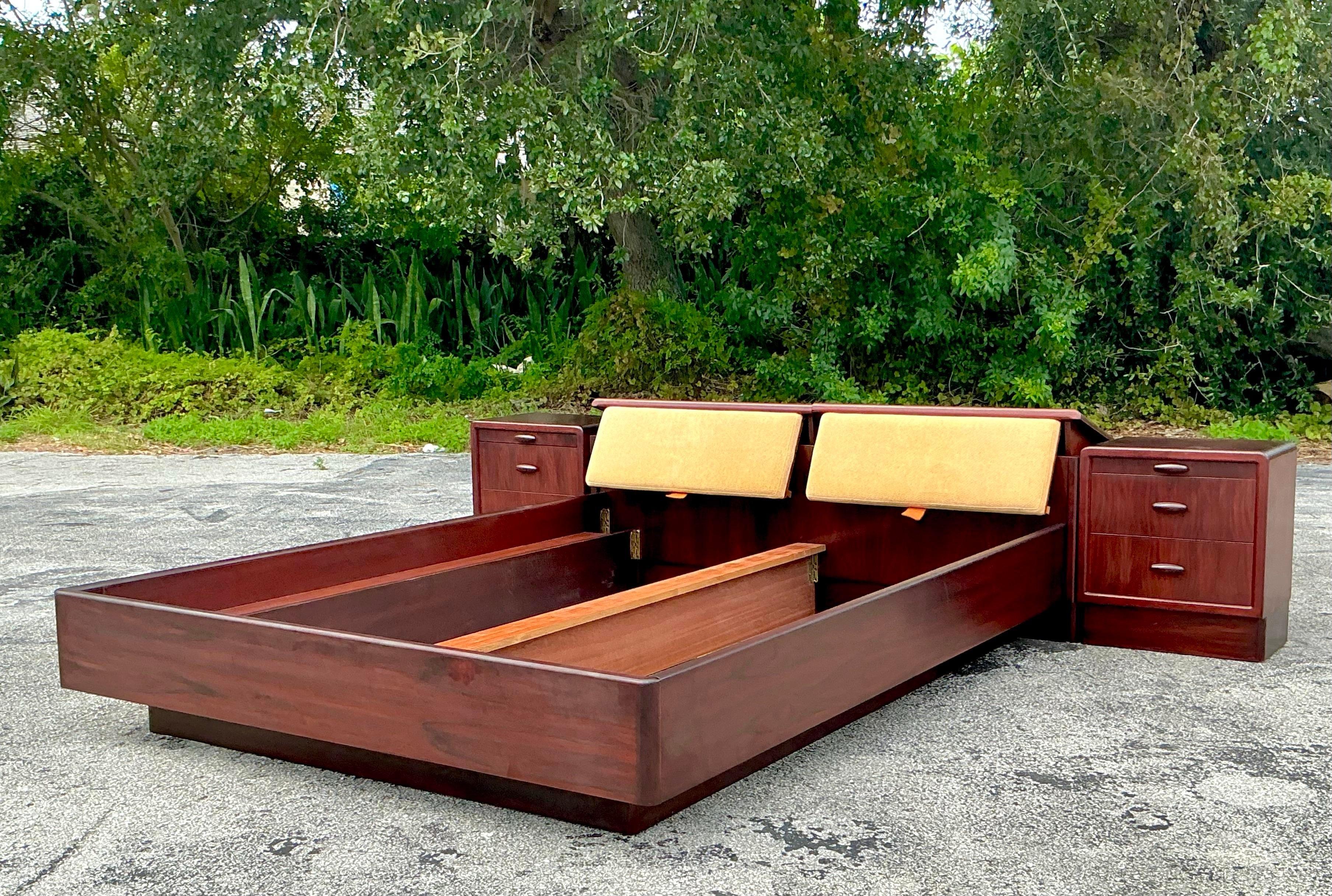 Marco de cama Queen Vintage Drylund Rosewood Danés en venta
