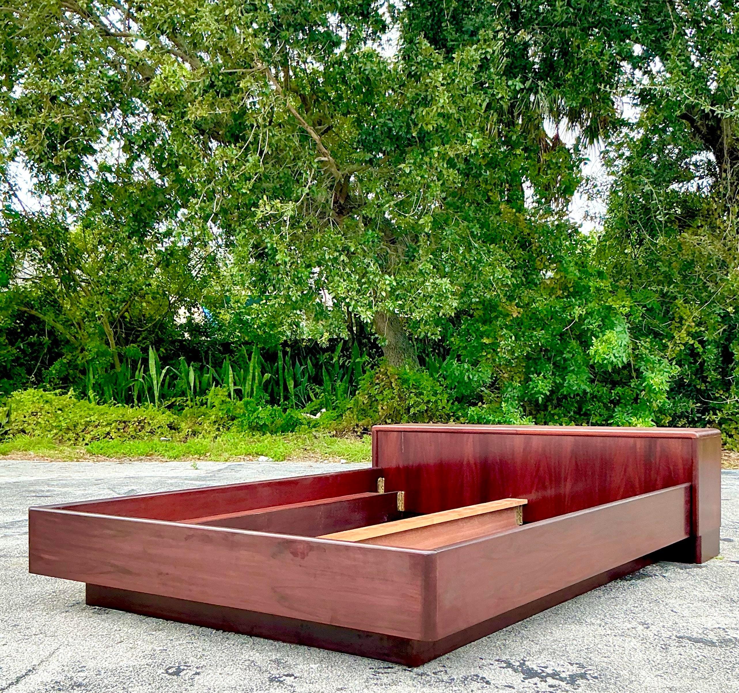 Marco de cama Queen Vintage Drylund Rosewood en Bueno estado para la venta en west palm beach, FL
