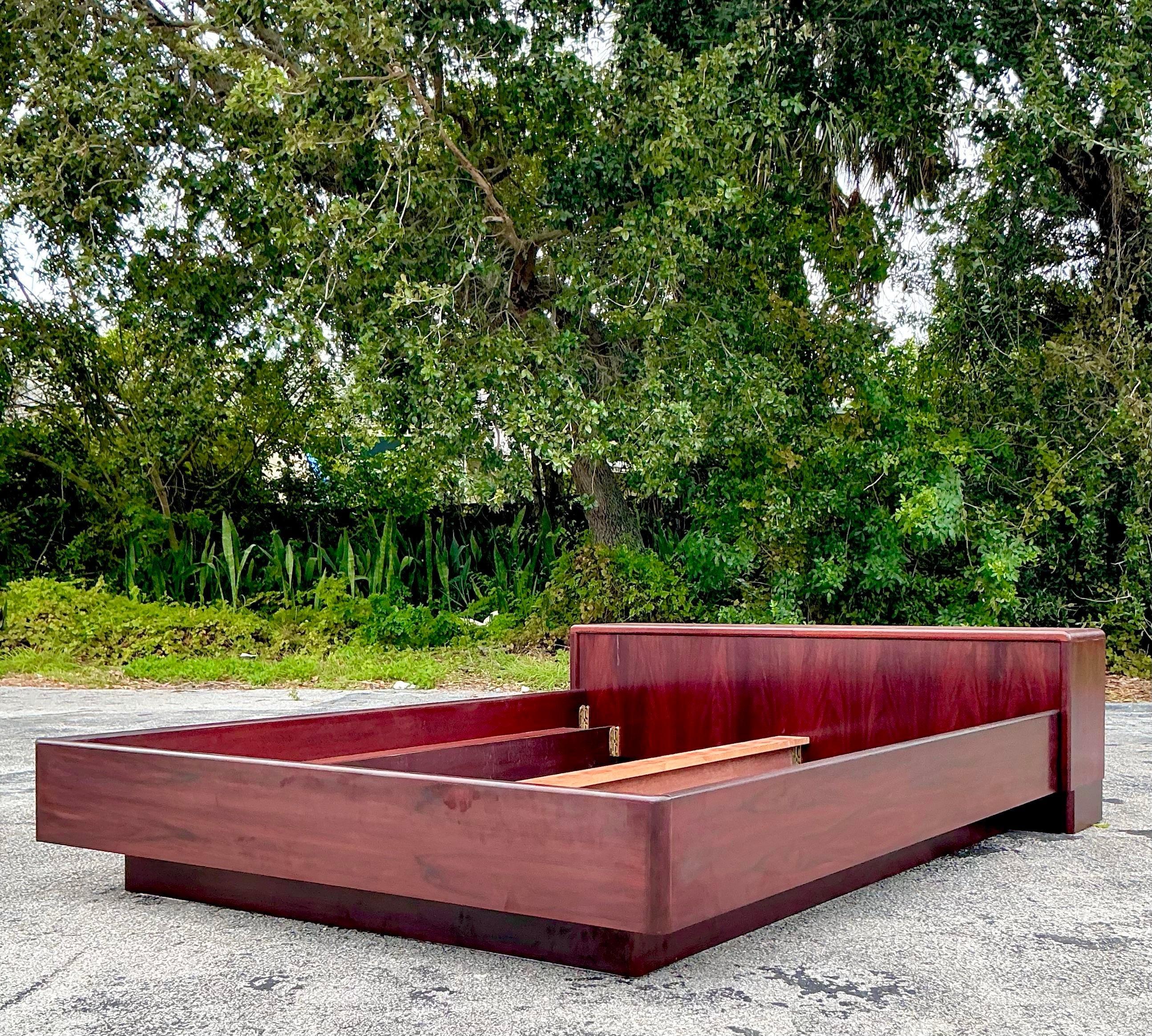 Marco de cama Queen Vintage Drylund Rosewood Palo de rosa en venta