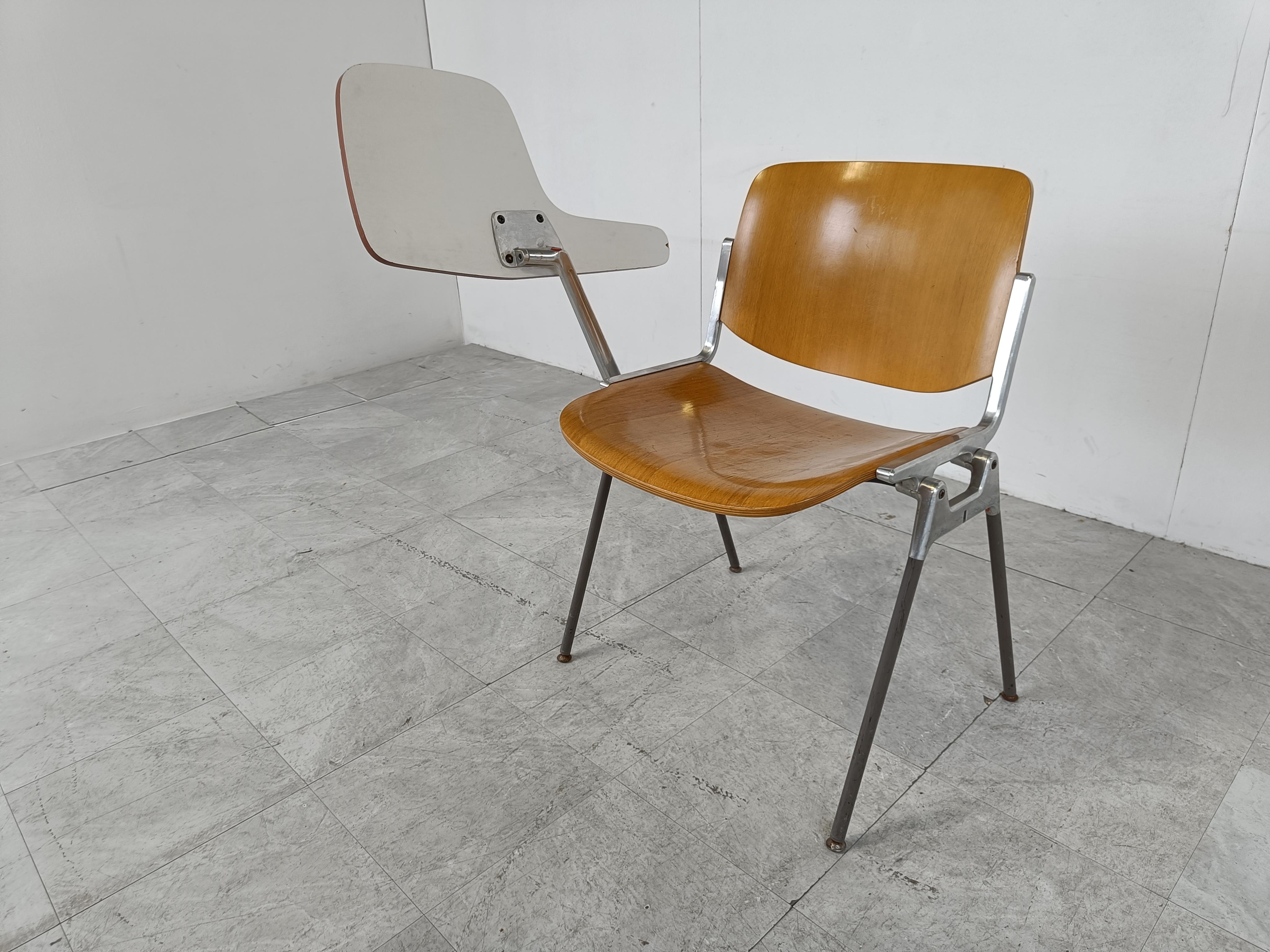 Vintage Dsc 106 Chair by Giancarlo Piretti for Castelli with Folding Table, 1970 For Sale 3