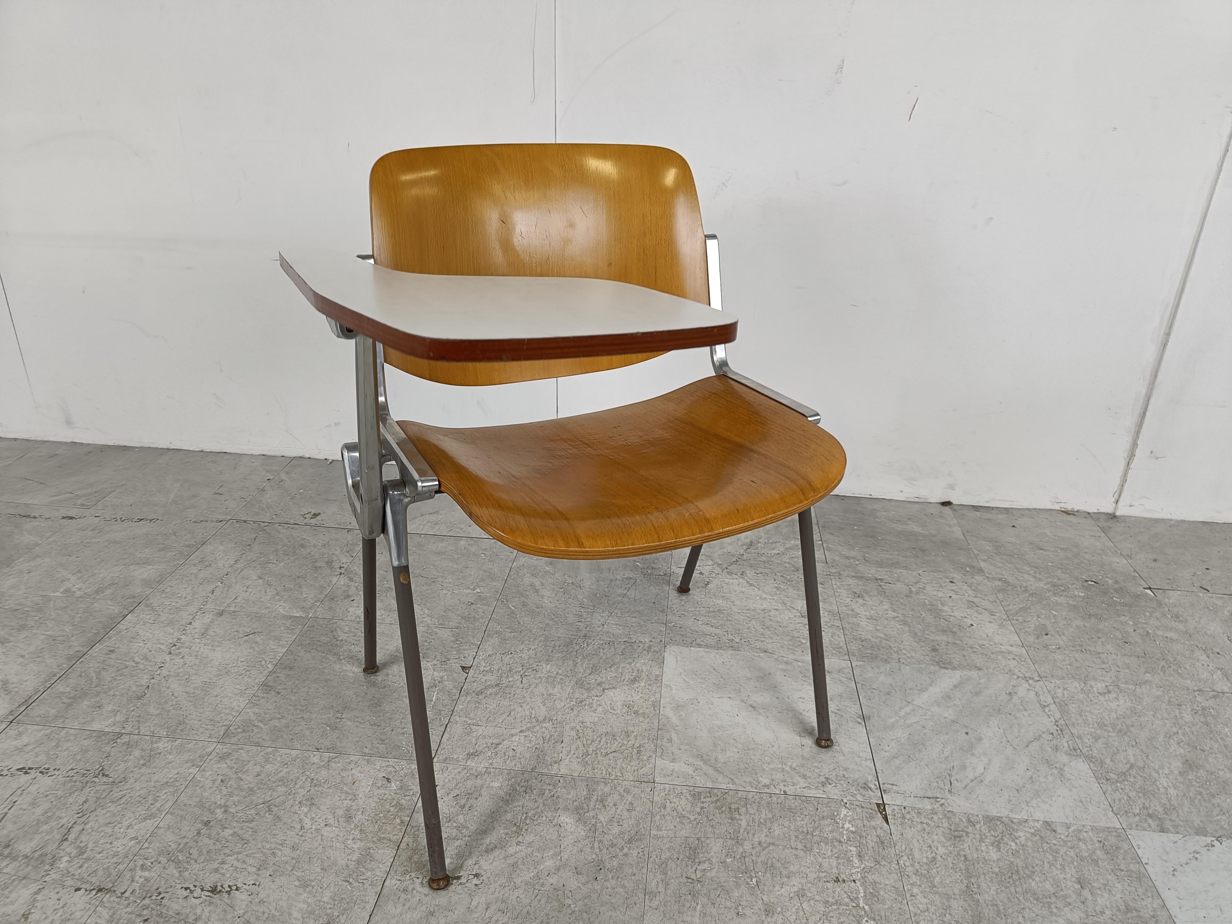 Mid-Century Modern Vintage Dsc 106 Chair by Giancarlo Piretti for Castelli with Folding Table, 1970 For Sale