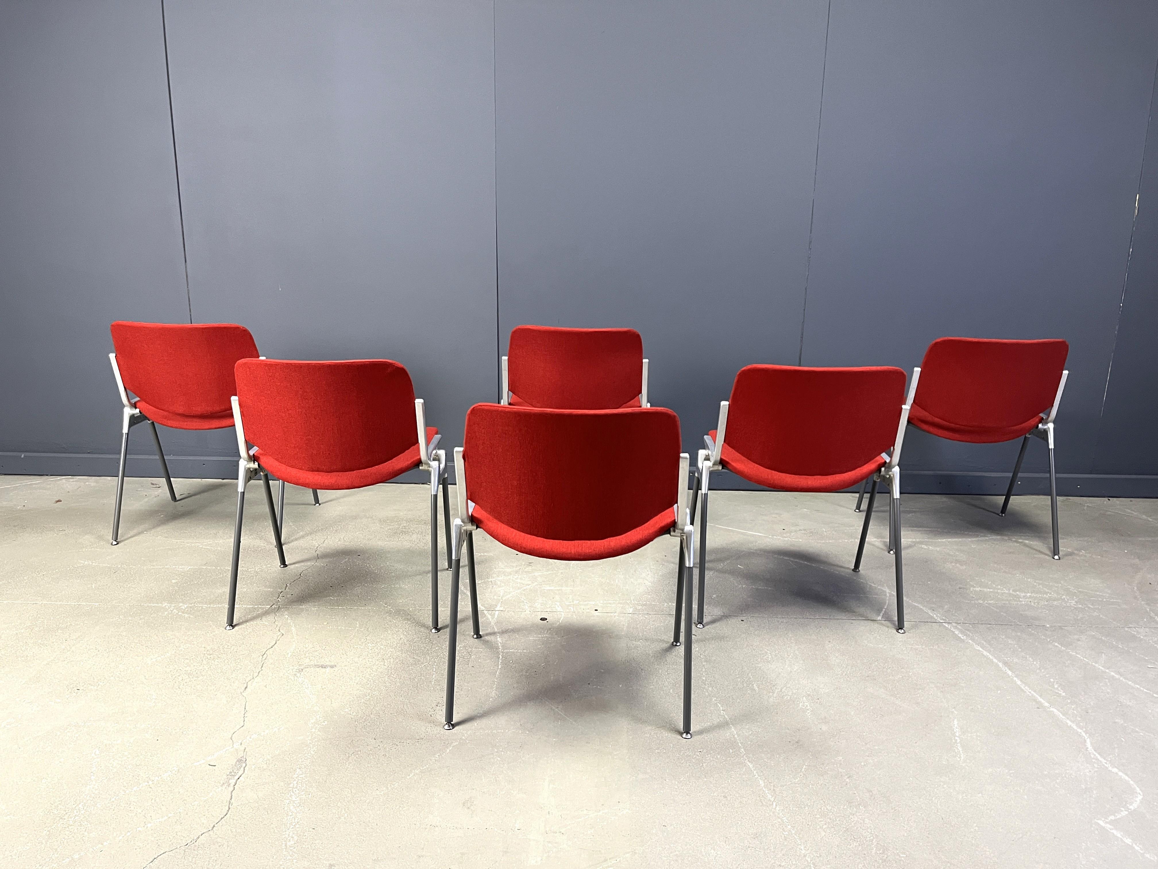 Vintage DSC 106 Side Chairs by Giancarlo Piretti for Castelli, 1970s - set of 6 In Good Condition For Sale In Leuven, Vlaams Gewest