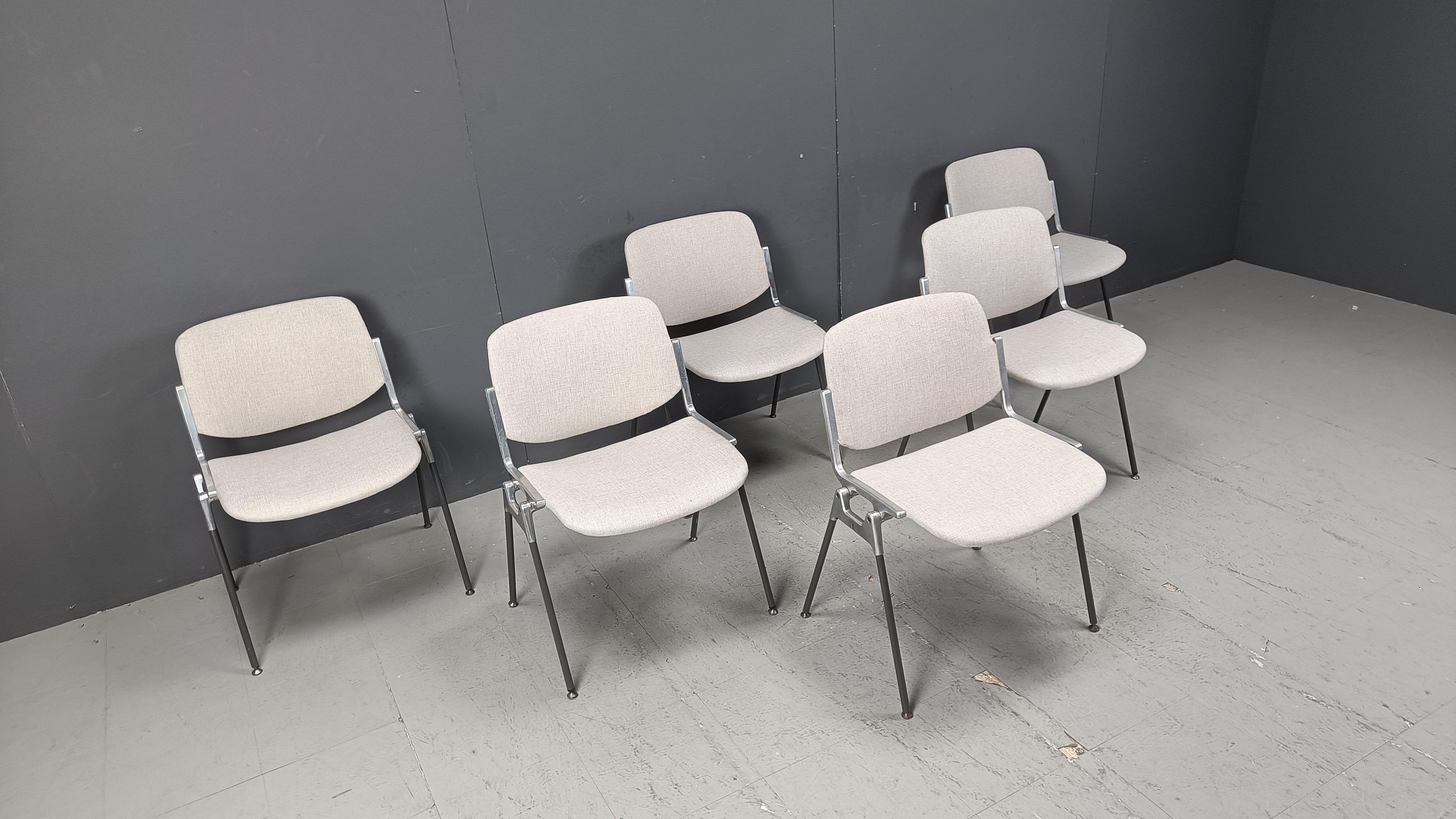 Sedie Dsc 106 d'epoca di Giancarlo Piretti per Castelli, set da 6 in vendita 3