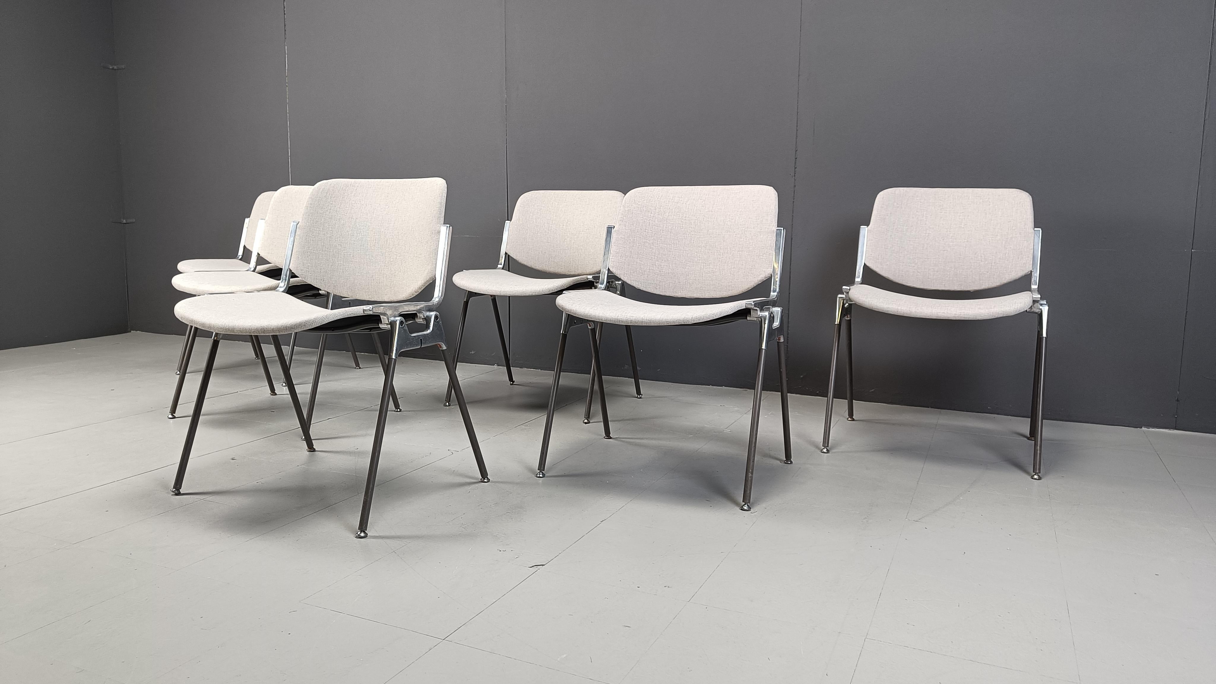 Vintage dining chairs or side chairs designed by Giancarlo Piretti for Castelli.

These chairs can be stacked and save up a lot of space for occasional use.

reupholstered in grey fabric.

Good original condition with normal age related wear

1970s