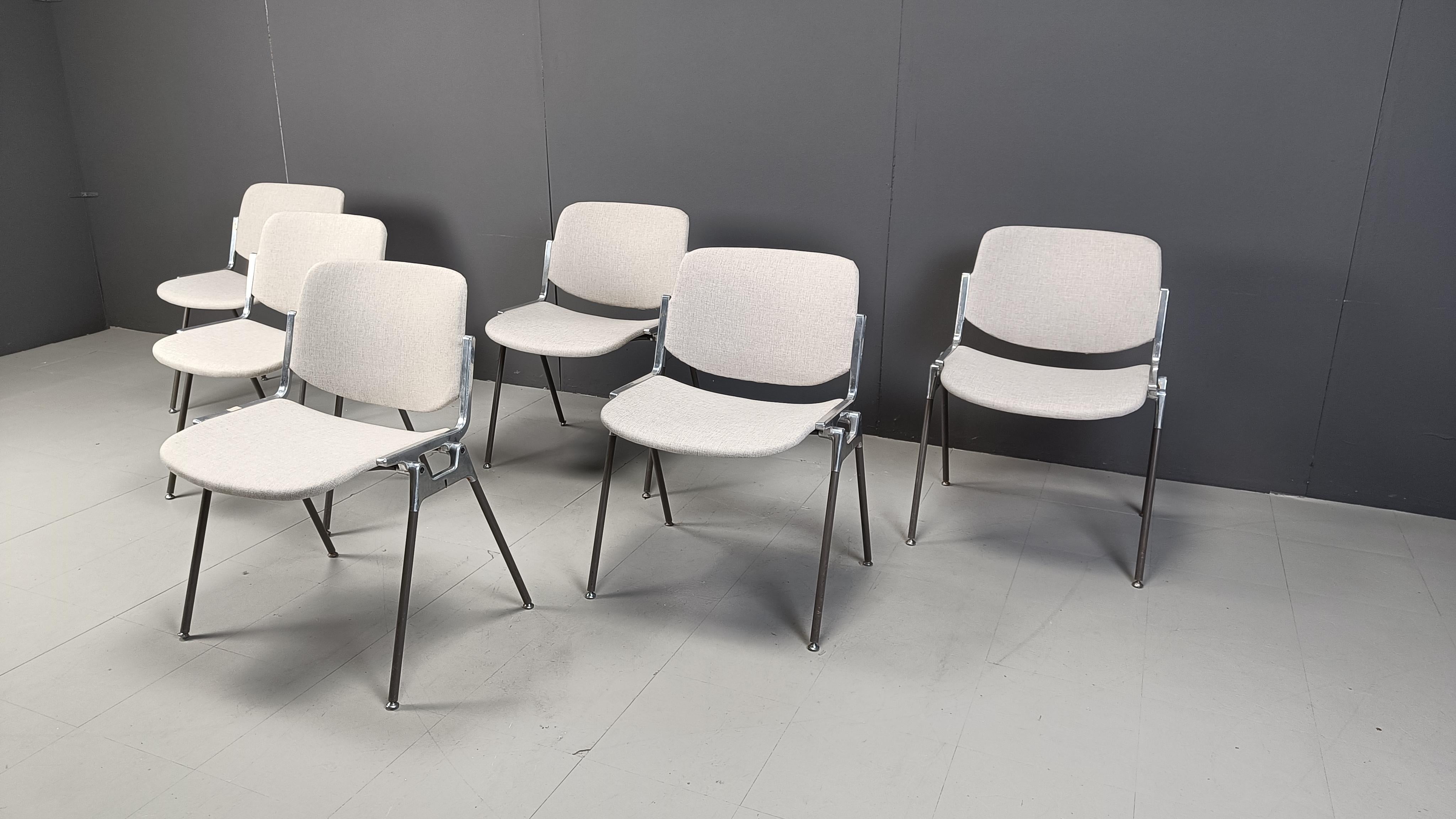 Mid-Century Modern Vintage Dsc 106 Side Chairs By Giancarlo Piretti For Castelli, Set Of 6 For Sale
