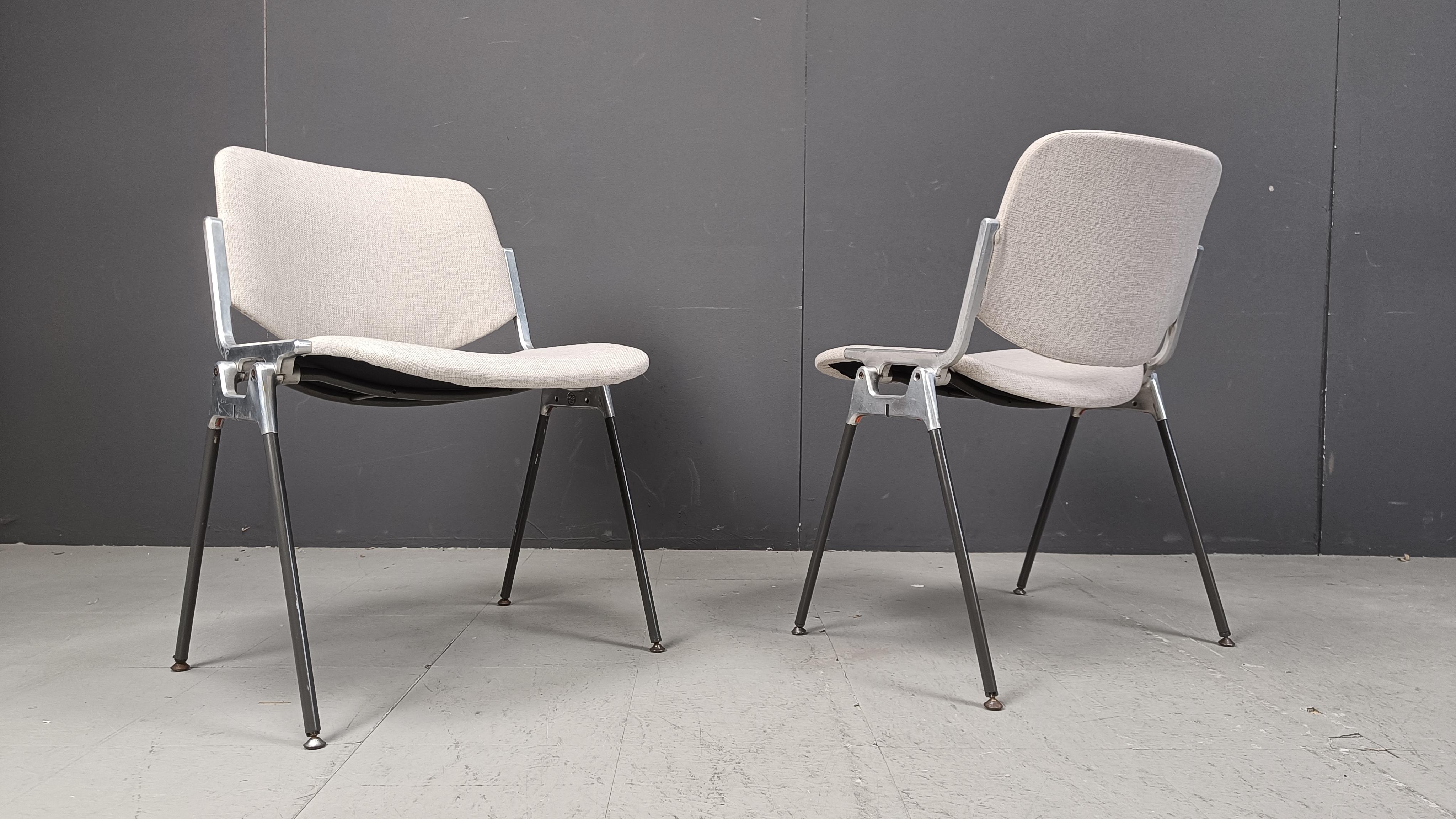 Italiano Sedie Dsc 106 d'epoca di Giancarlo Piretti per Castelli, set da 6 in vendita